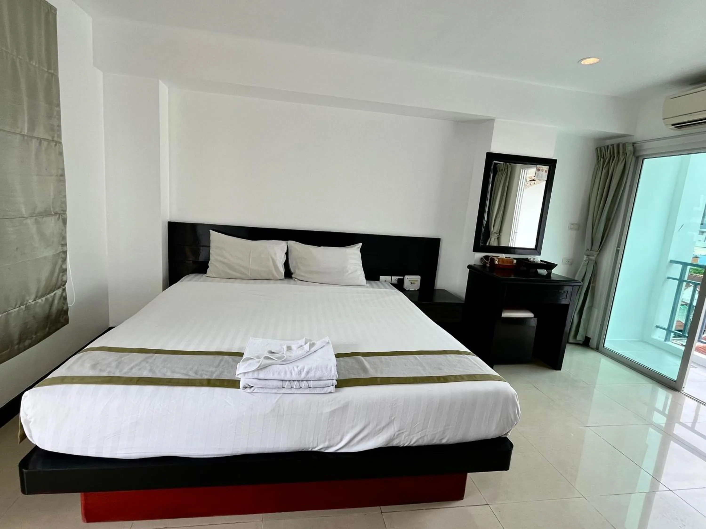 towels, Bed in Cocoon APK Resort & Spa