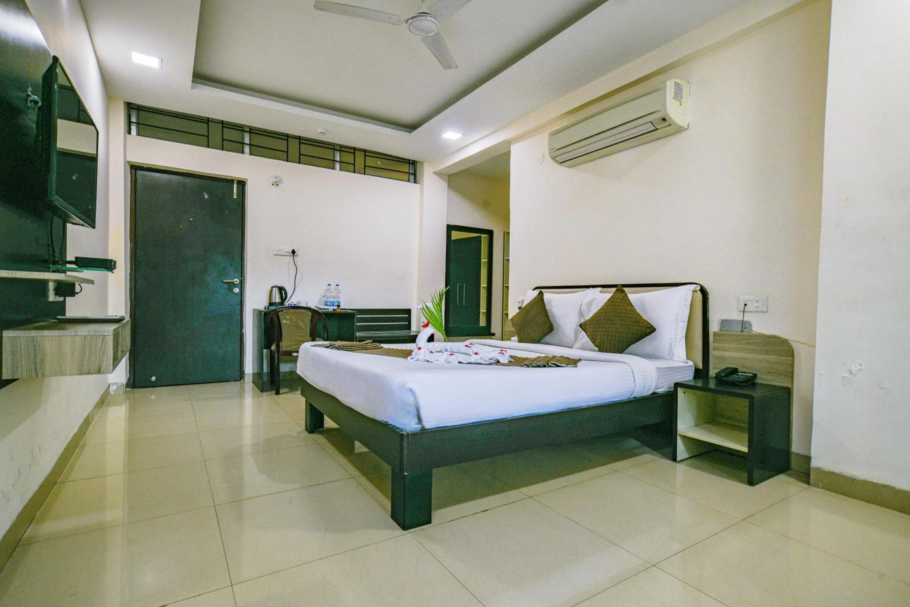 Bed in Hotel Shri Ramkrishna Bagh Palace by M Square