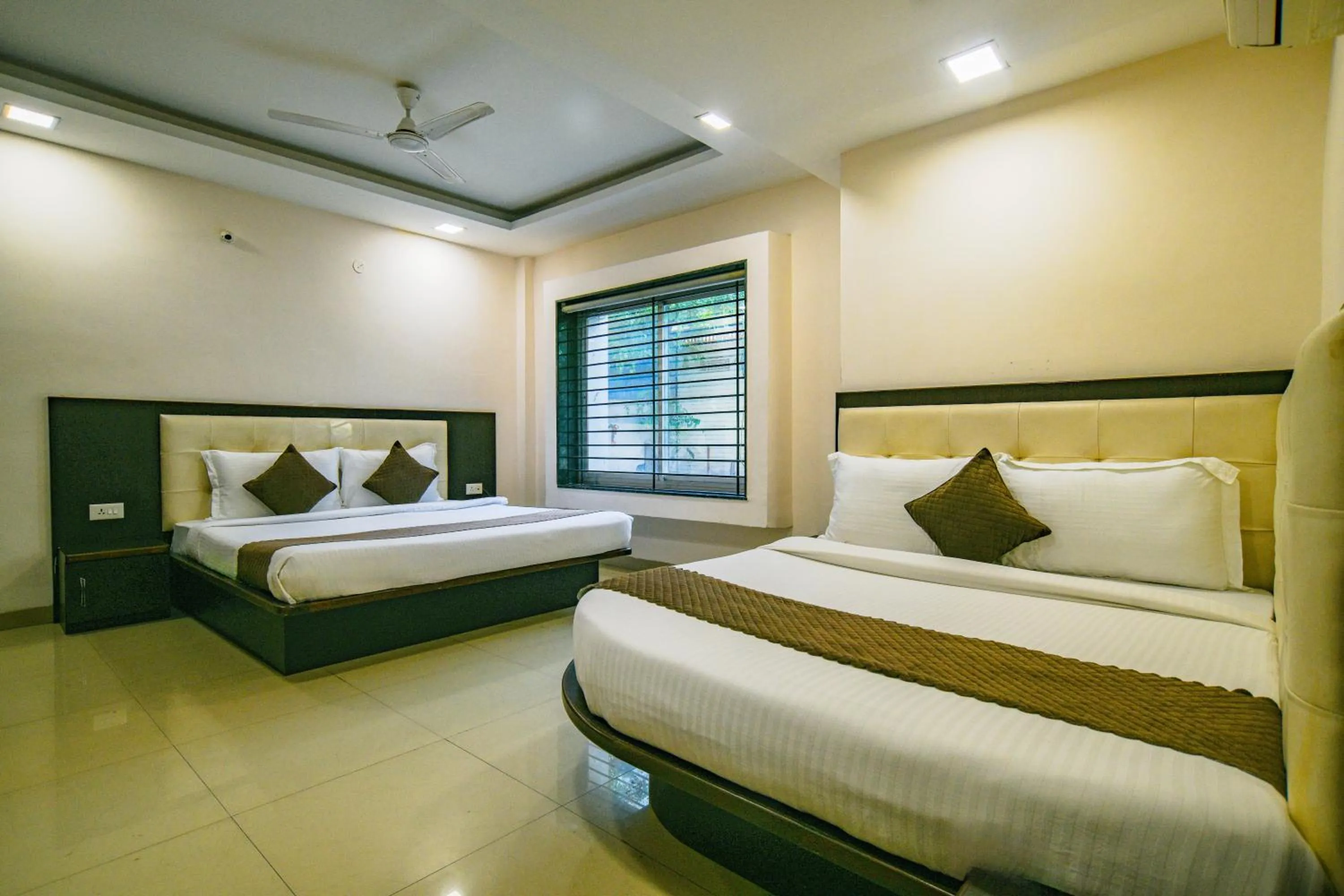 Bed in Hotel Shri Ramkrishna Bagh Palace by M Square