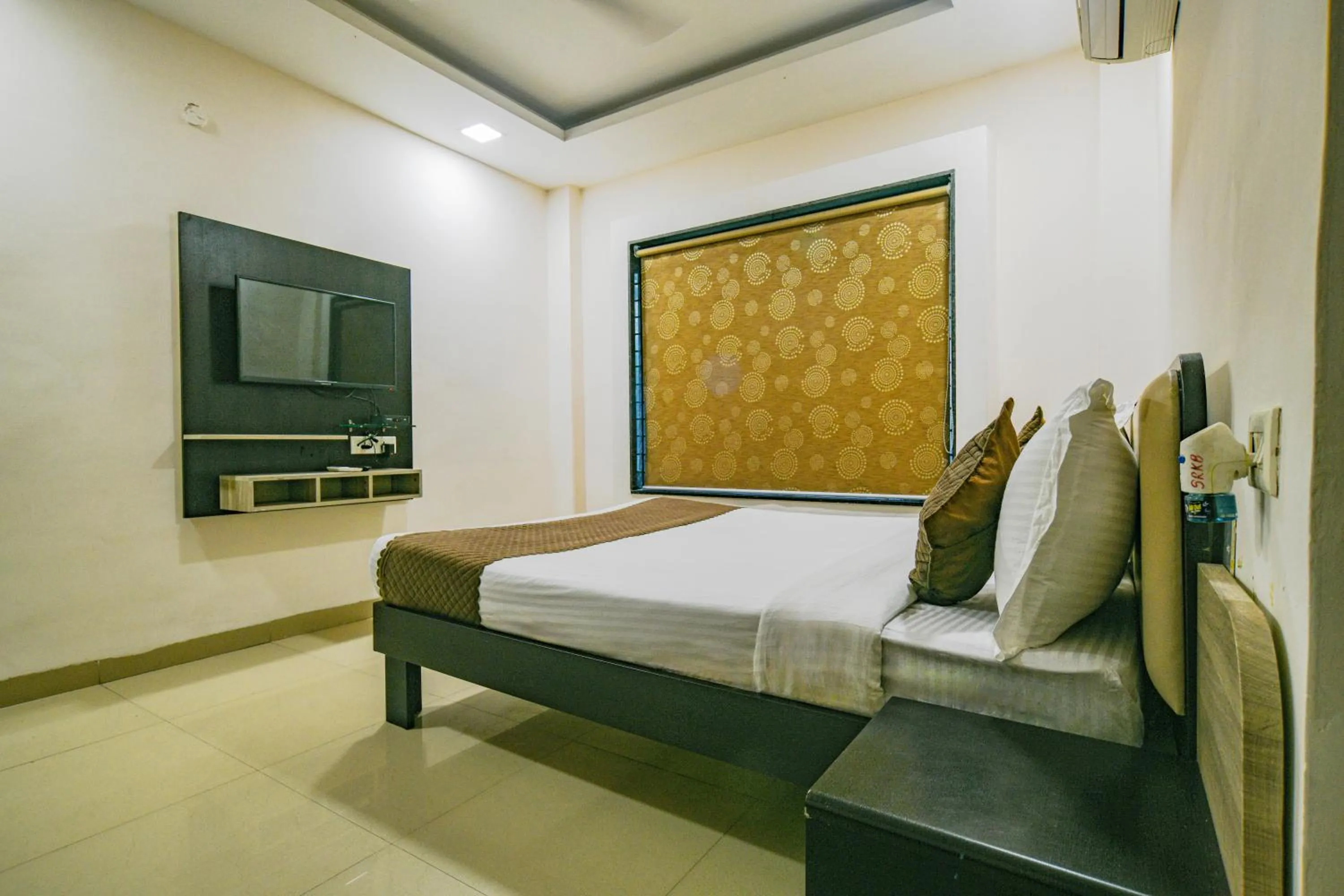 Bed in Hotel Shri Ramkrishna Bagh Palace by M Square