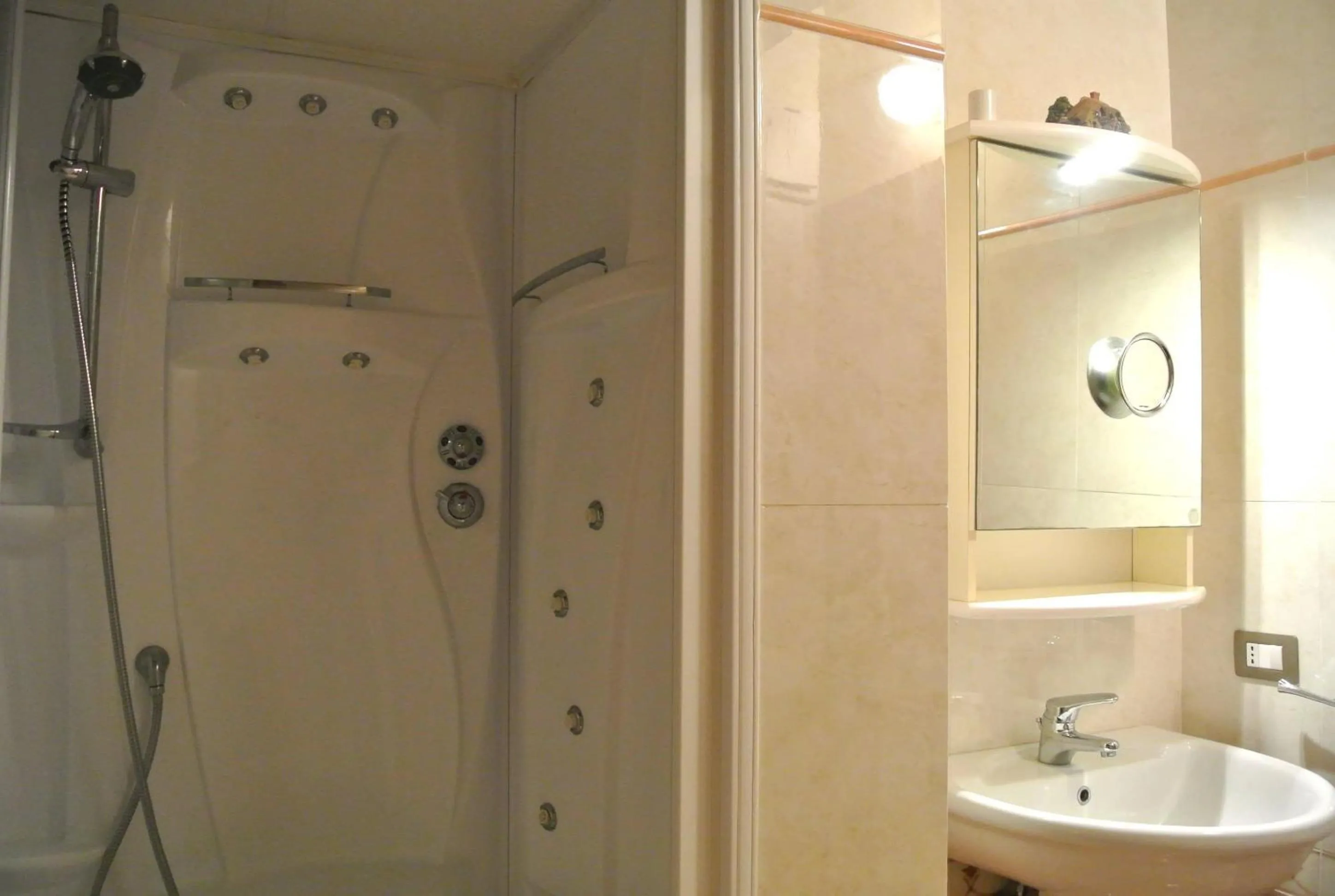 Shower in Villa Panorama