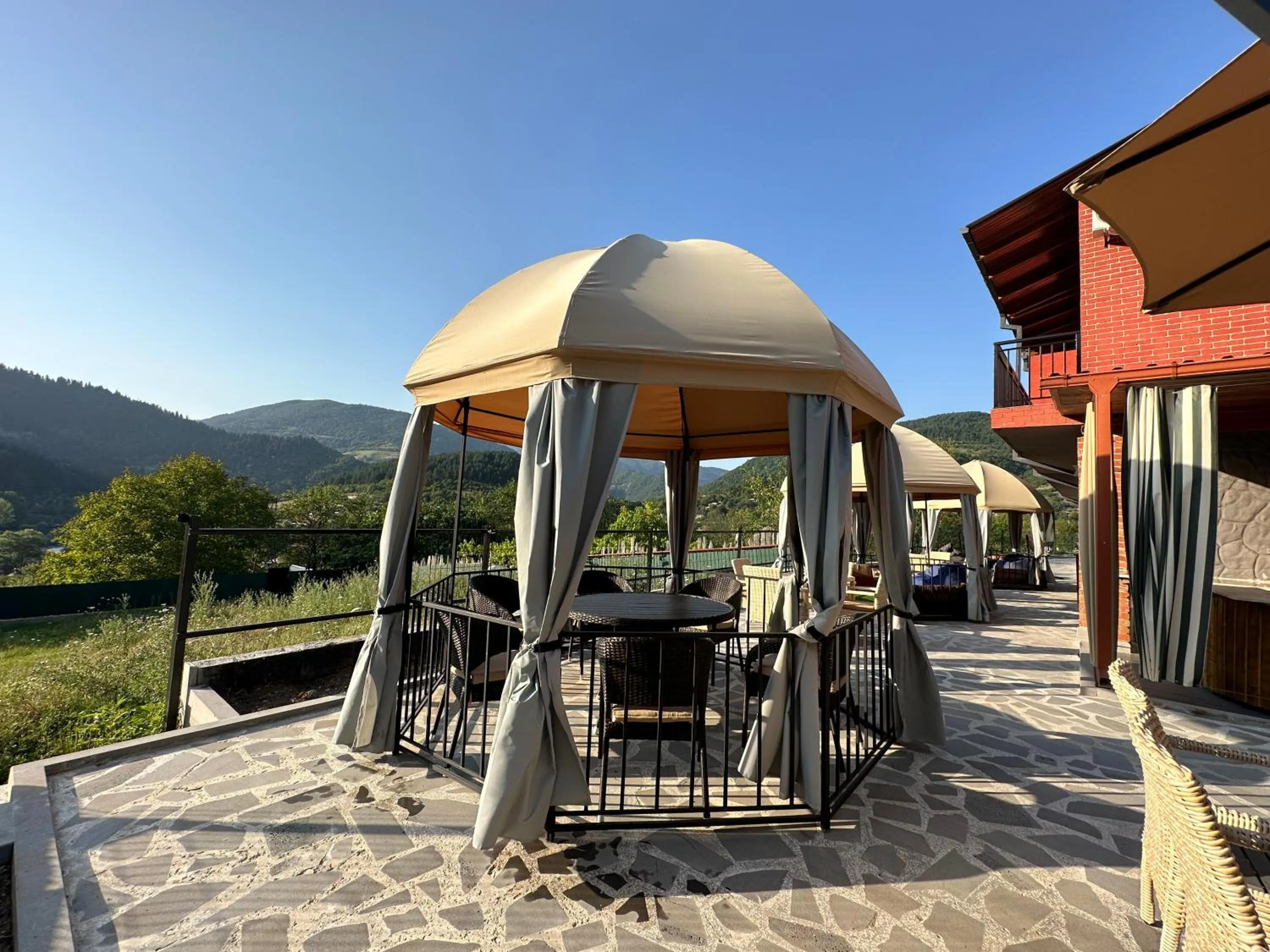 Restaurant/places to eat in Pesvebi Design Hotel and Cellar