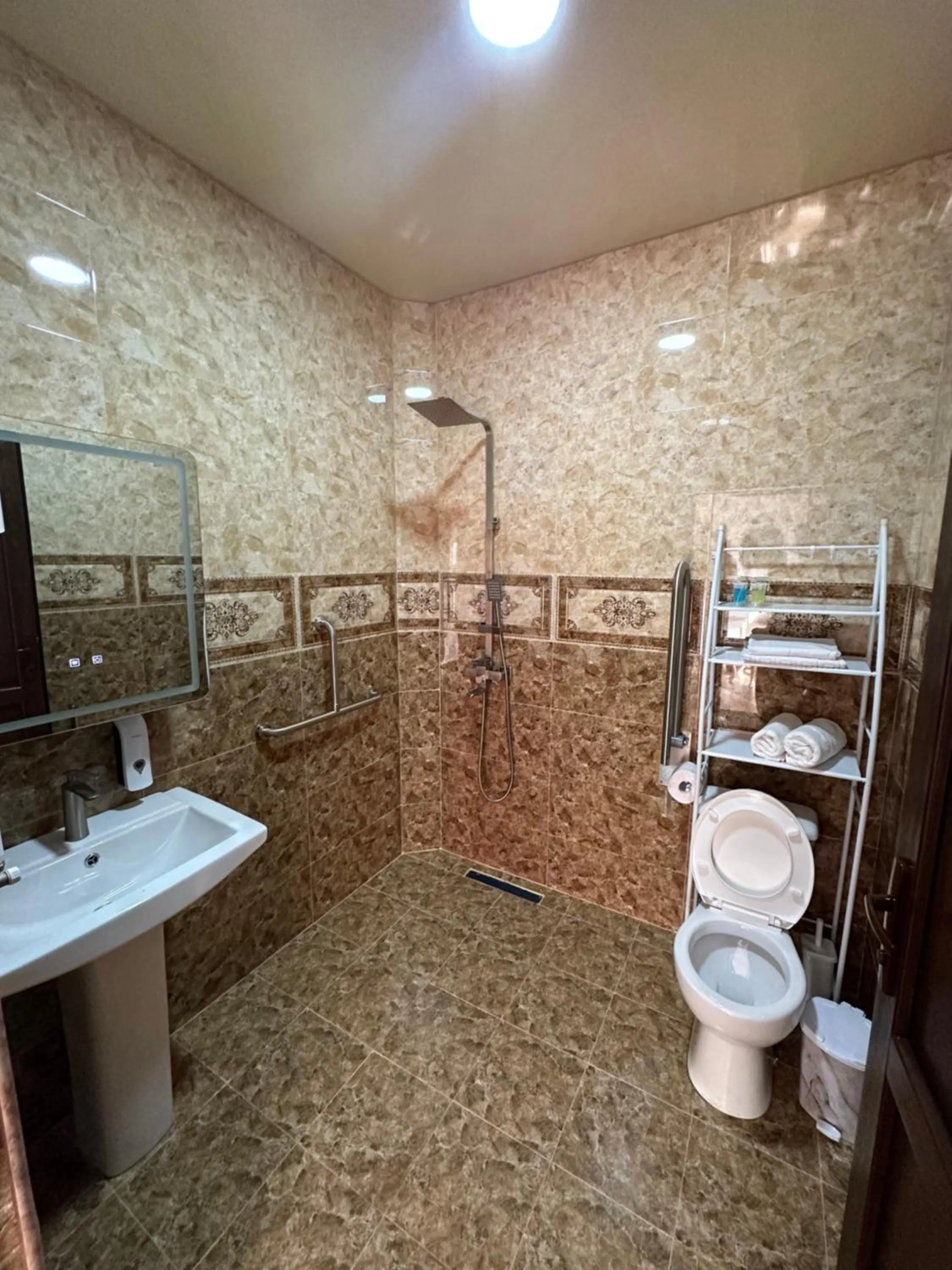 Bathroom in Pesvebi Design Hotel and Cellar