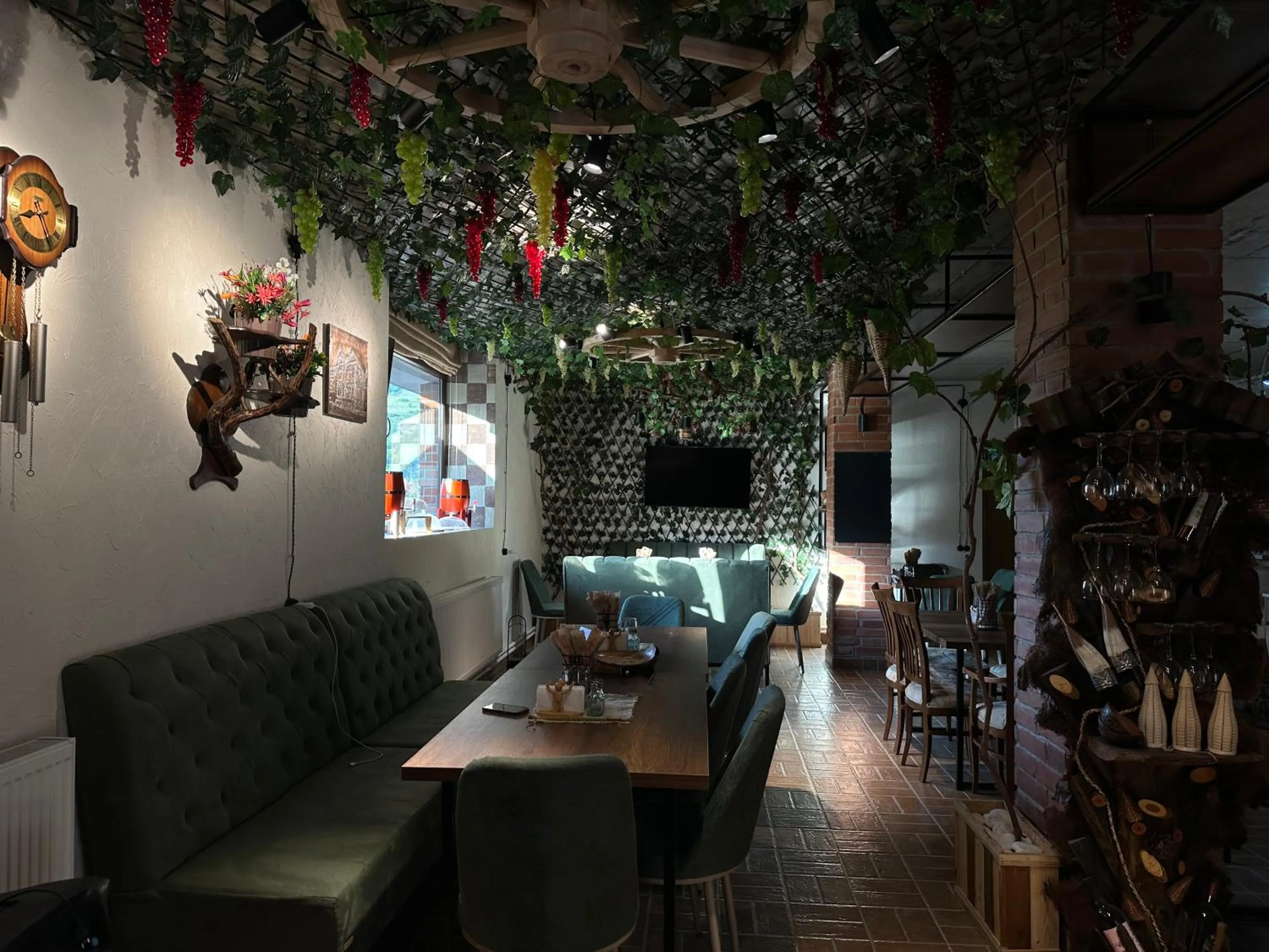 Restaurant/places to eat in Pesvebi Design Hotel and Cellar