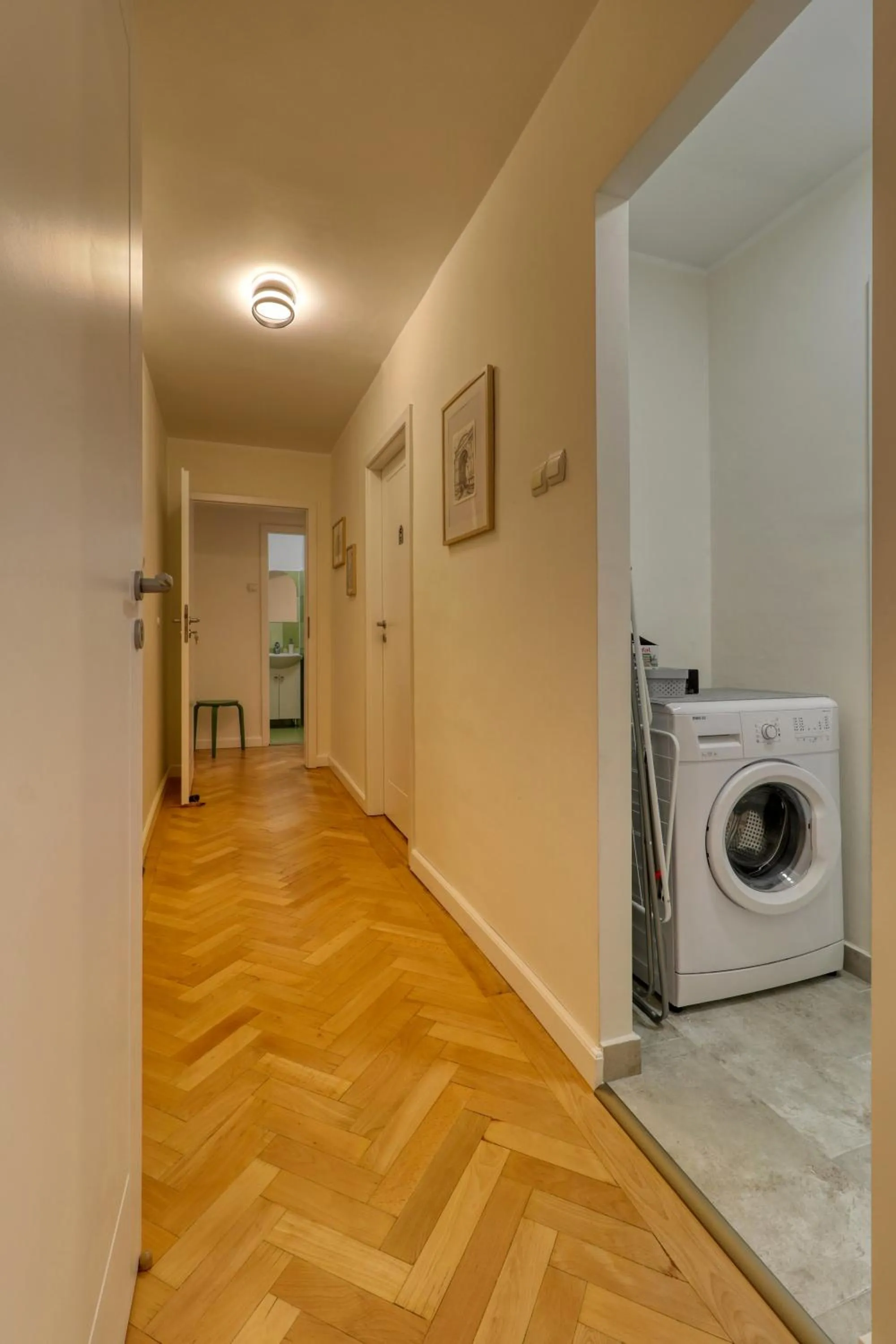 washing machine in Quito Apartment - Stylish & Quiet