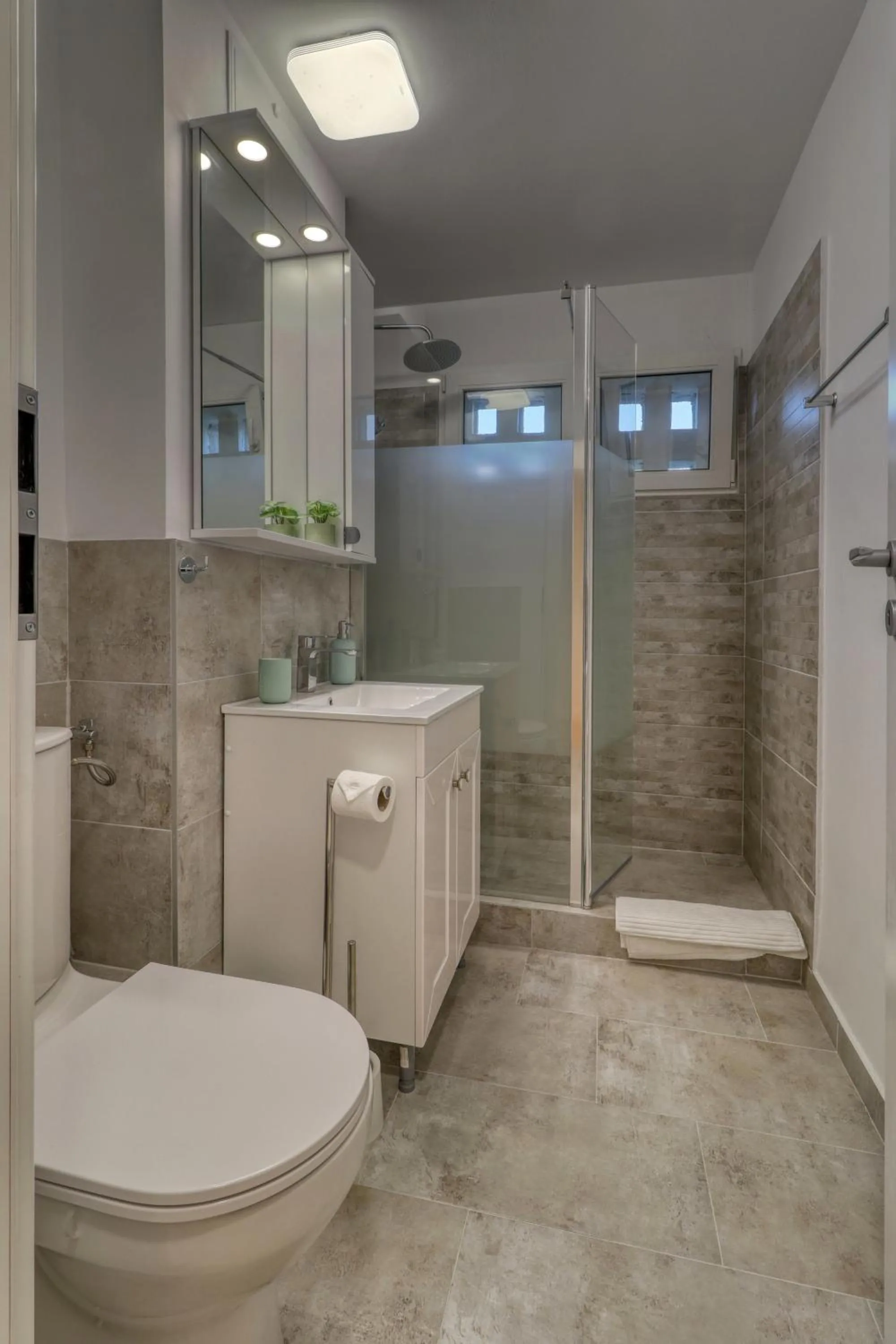 Shower in Quito Apartment - Stylish & Quiet