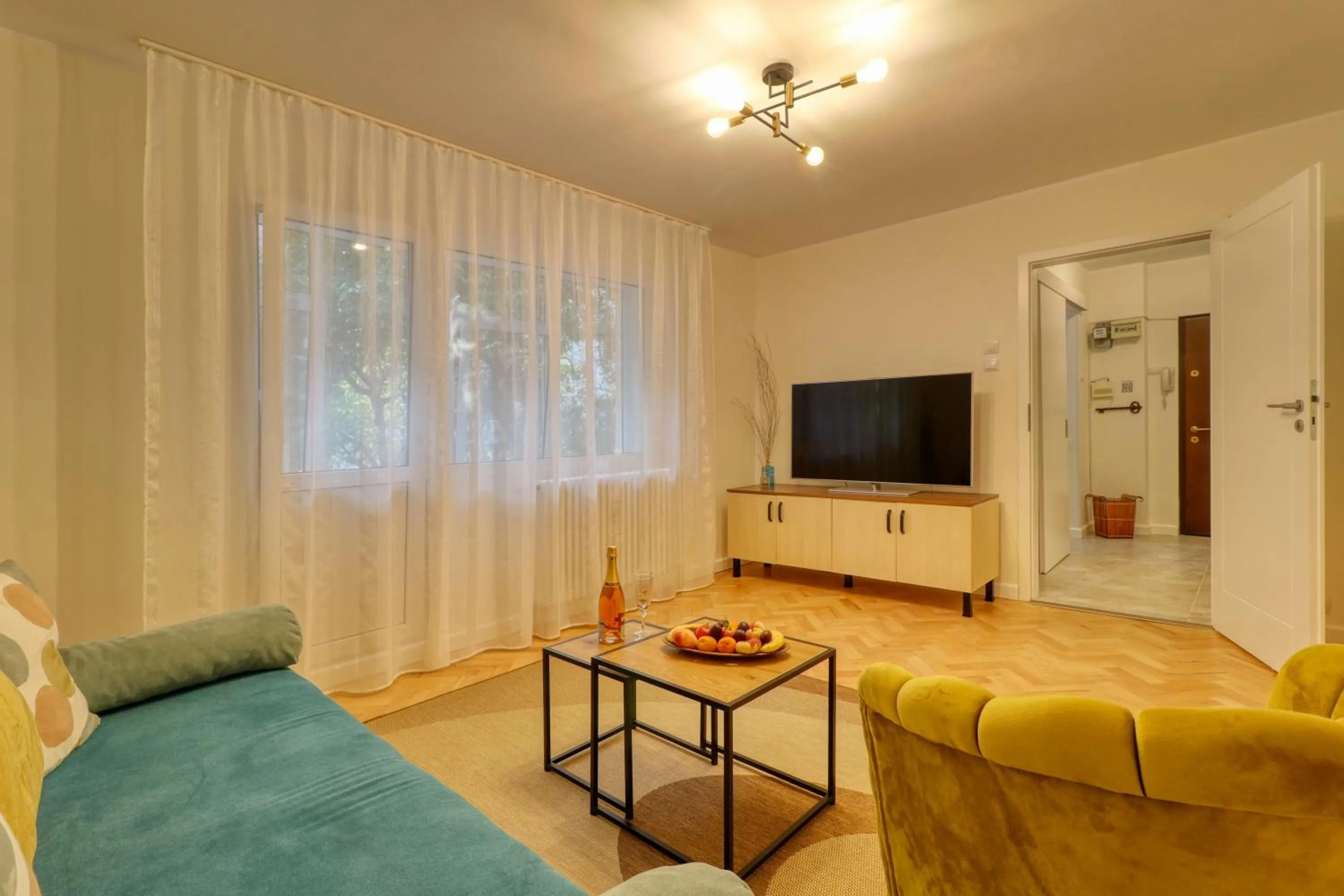 Communal lounge/ TV room in Quito Apartment - Stylish & Quiet