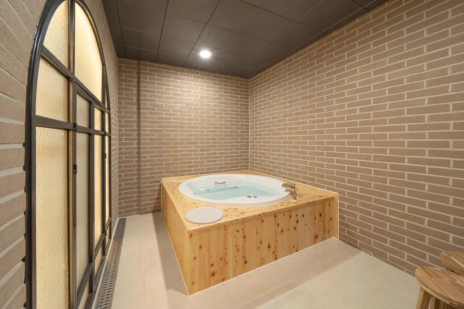 Hot Tub in Le collective Siheung Wavepark