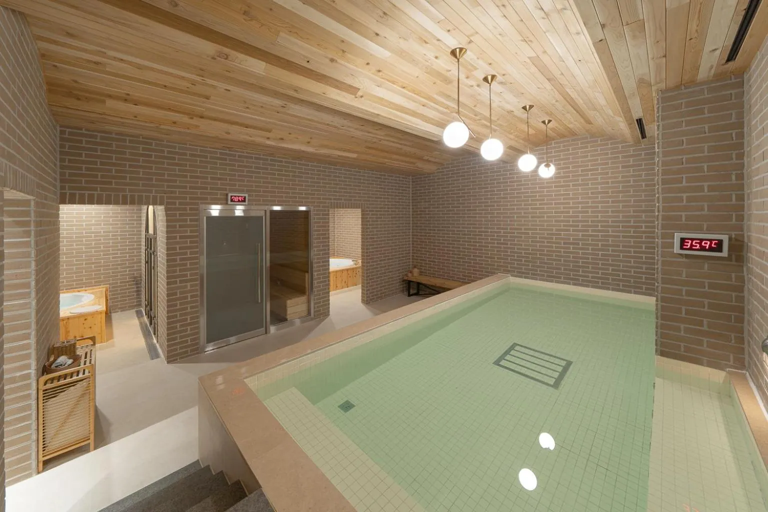 Hot Tub in Le collective Siheung Wavepark