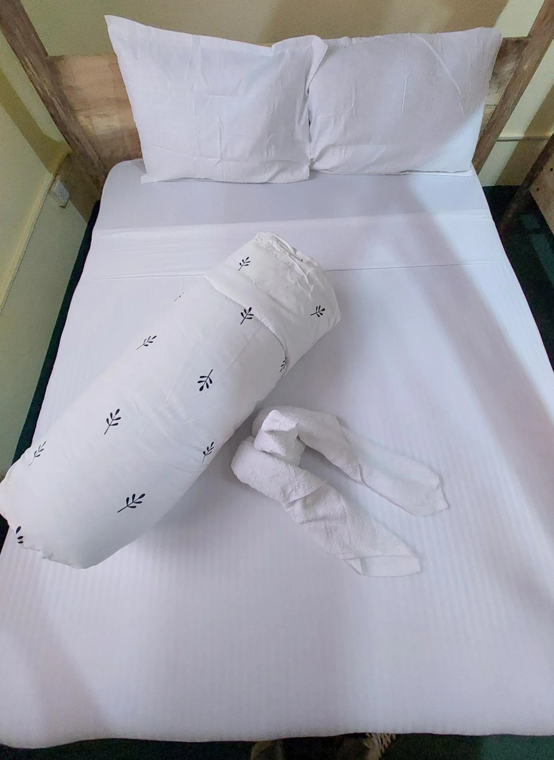 Bed in Hill View Garden Hotel