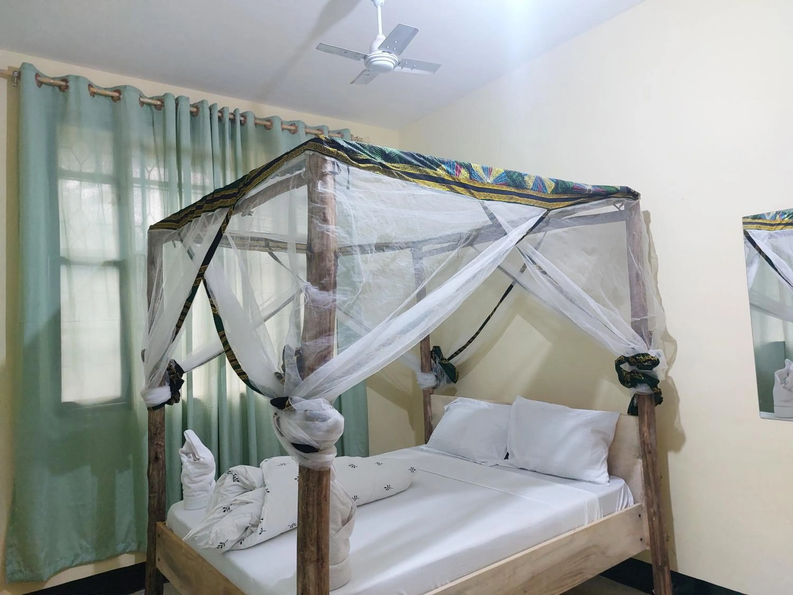 Bed in Hill View Garden Hotel