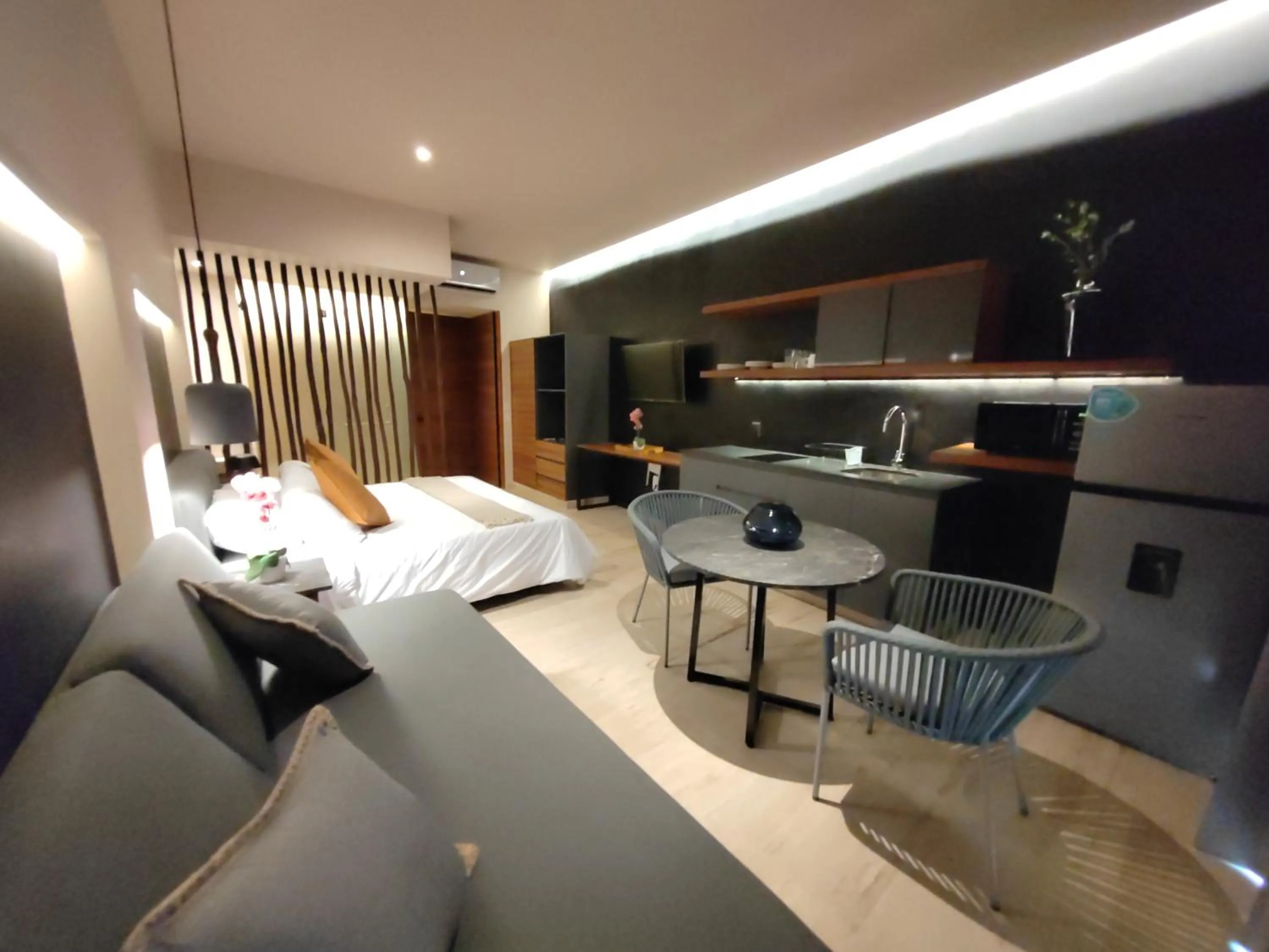 Bed in Incredible & Beautiful Studio Steps From The Beach By Yeah