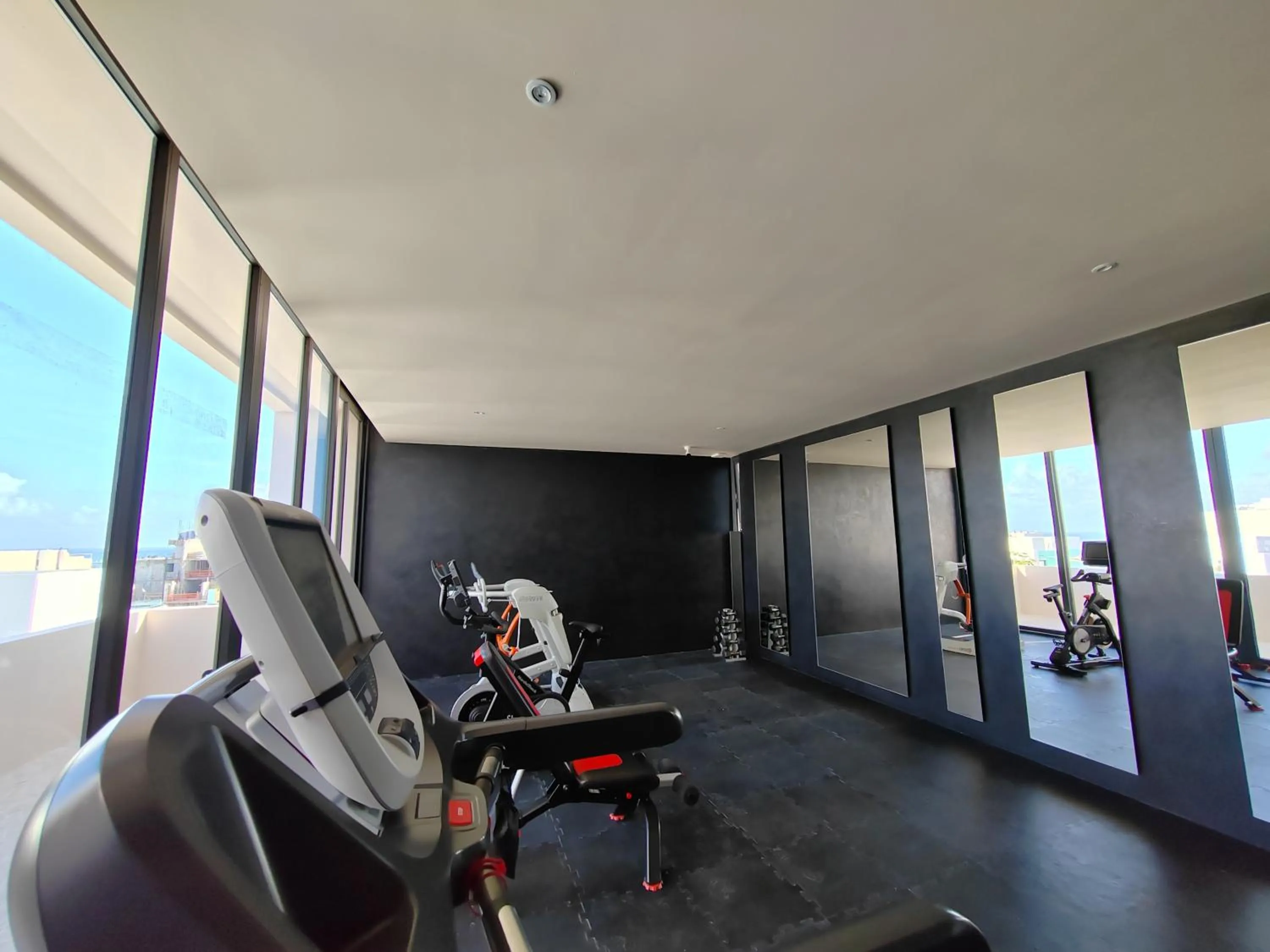 Fitness centre/facilities in Incredible & Beautiful Studio Steps From The Beach By Yeah