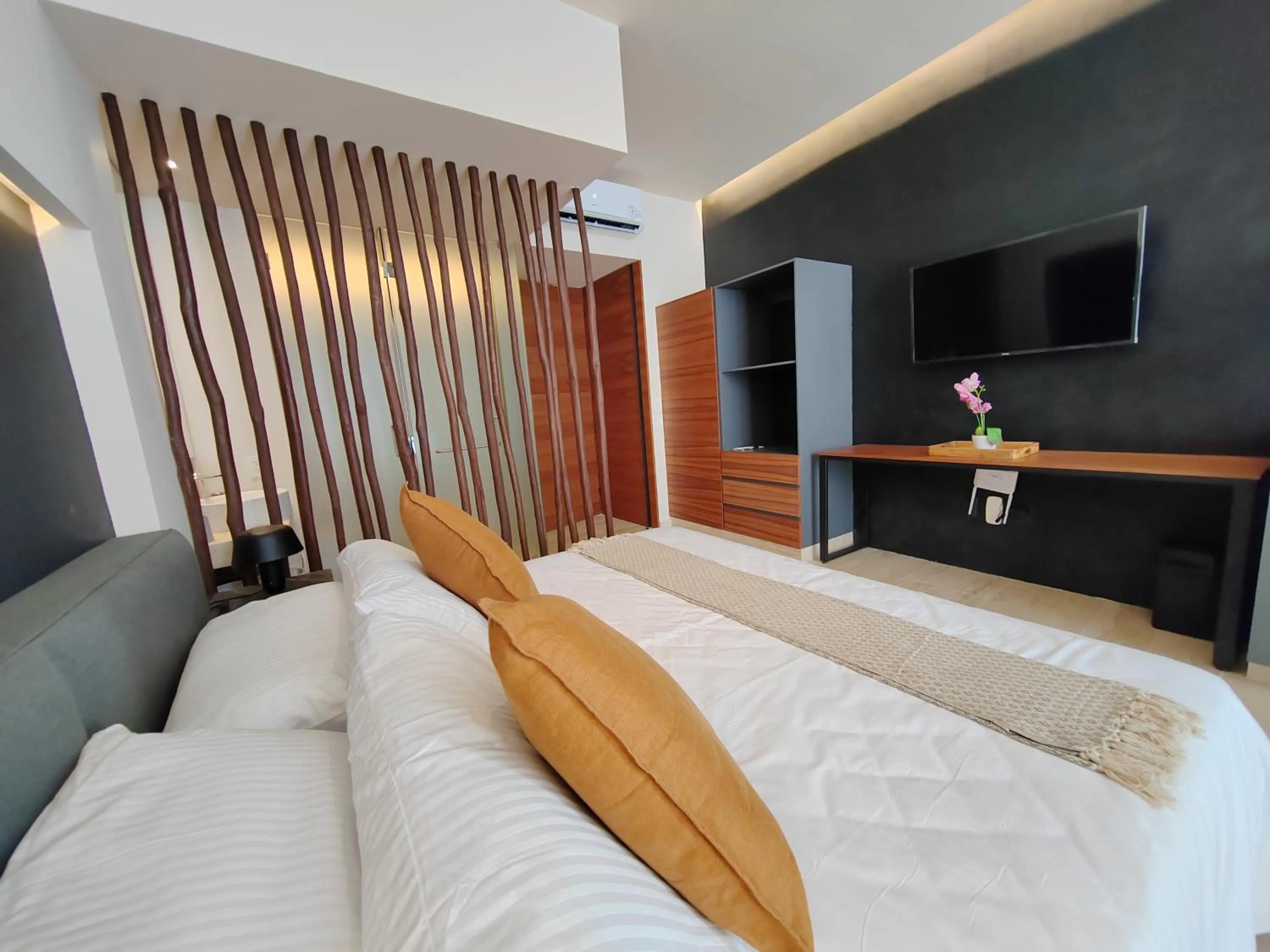 Bed in Incredible & Beautiful Studio Steps From The Beach By Yeah