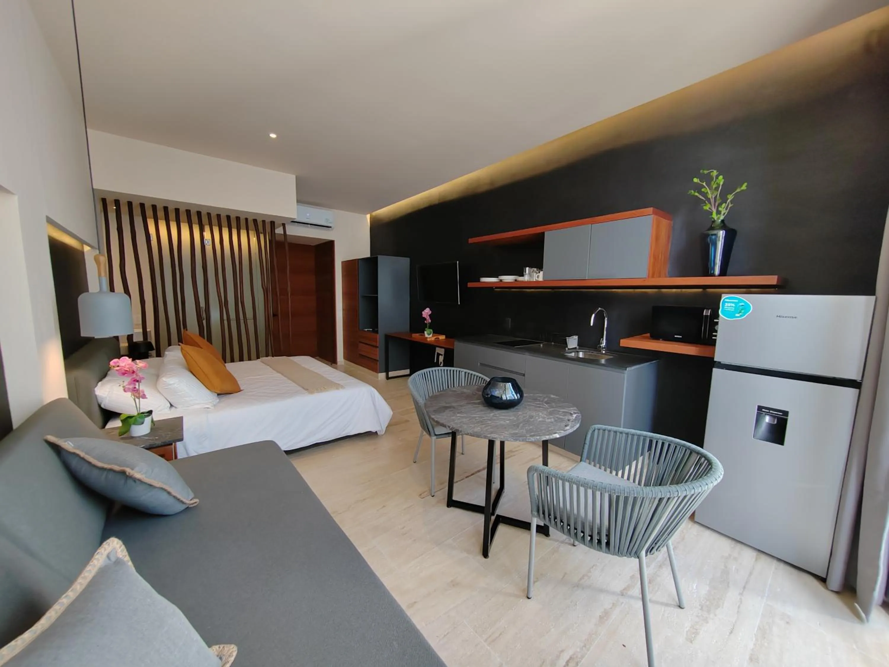 Bed in Incredible & Beautiful Studio Steps From The Beach By Yeah