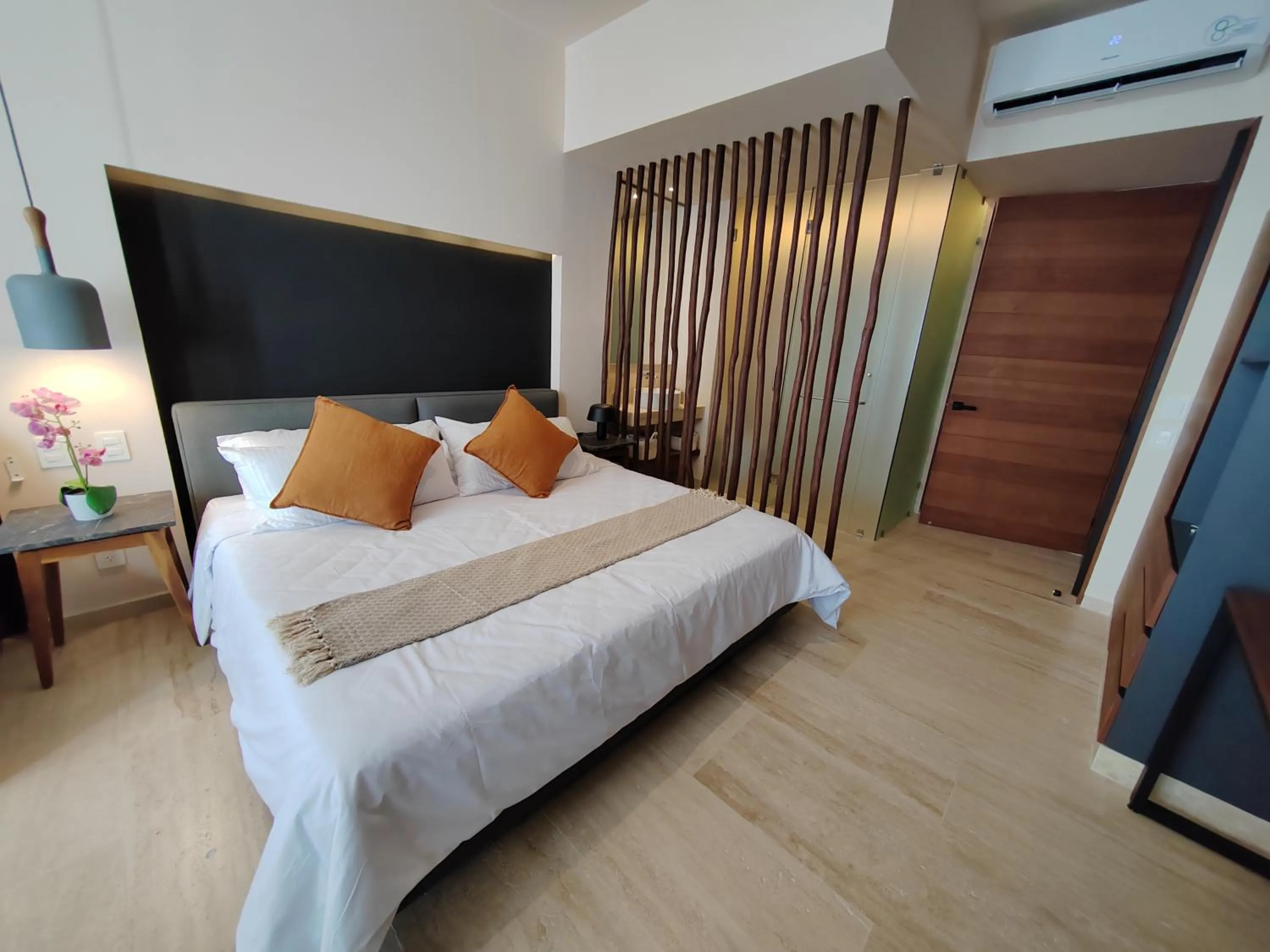 Bed in Incredible & Beautiful Studio Steps From The Beach By Yeah