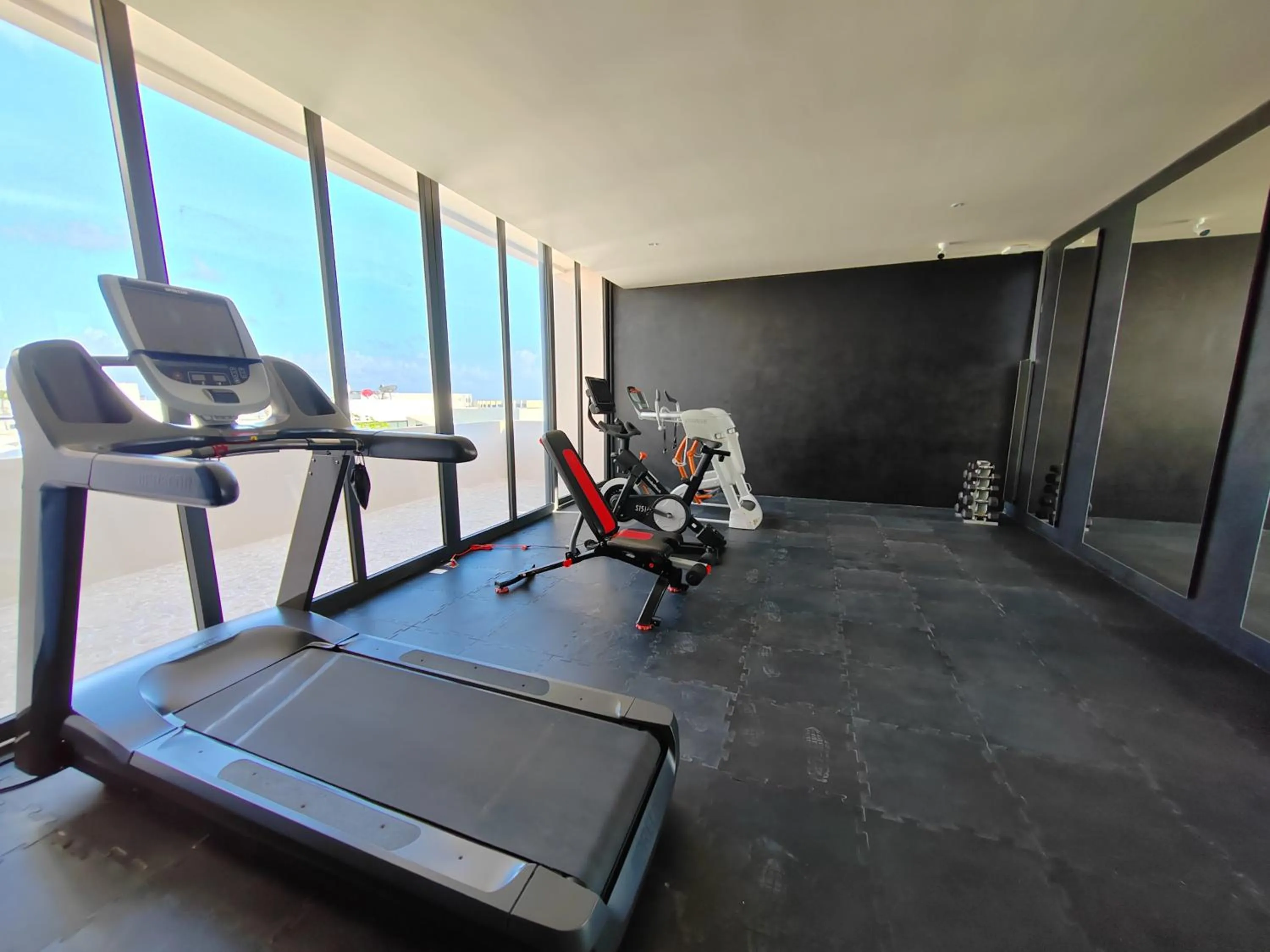 Fitness centre/facilities in Incredible & Beautiful Studio Steps From The Beach By Yeah