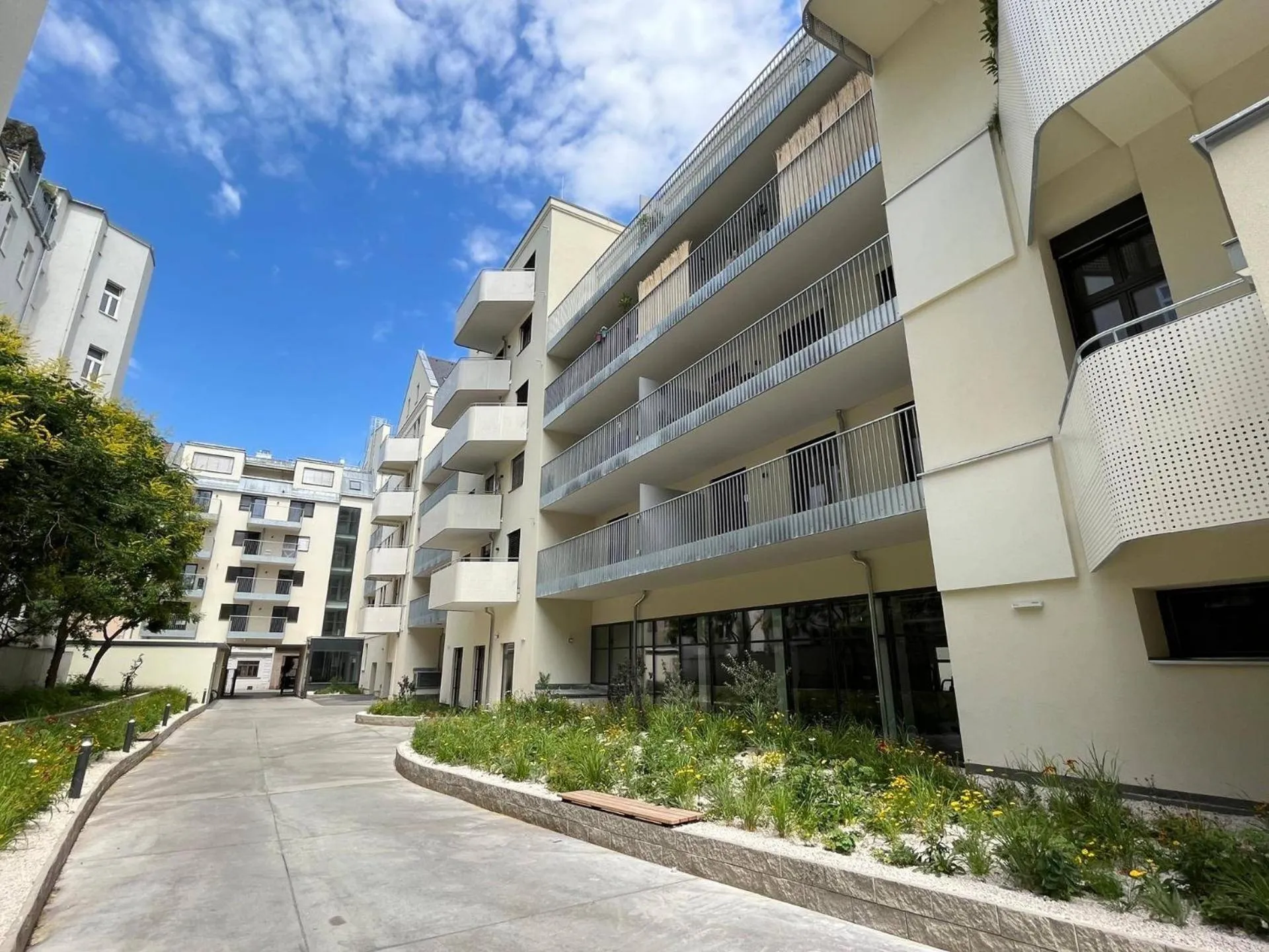 Property building in FERDI Margareten