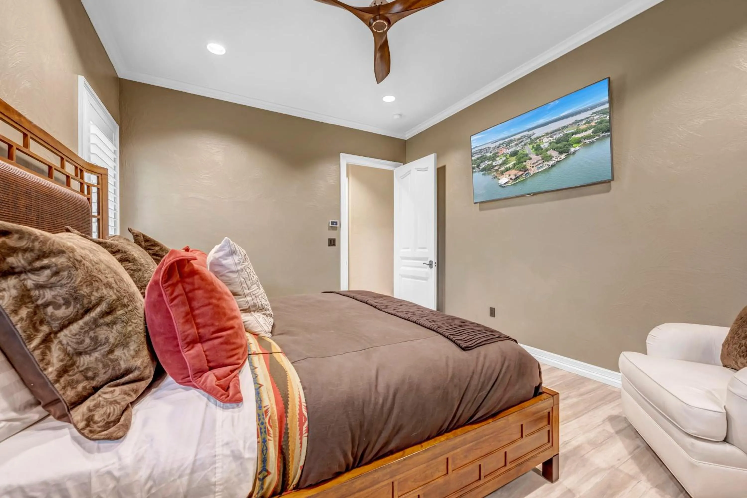 Bed in The Villa on Matern New Listing