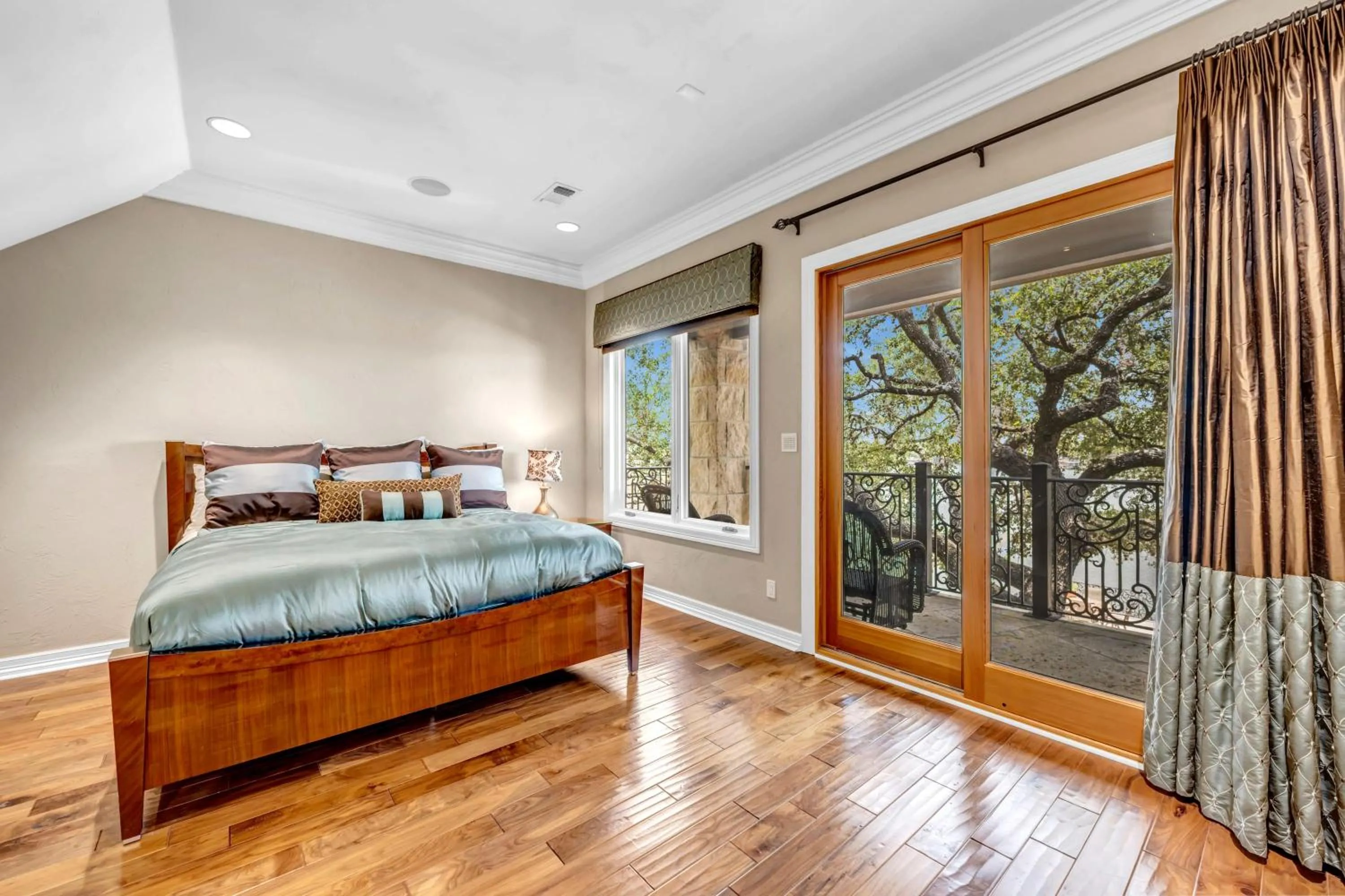 Bed in The Villa on Matern New Listing