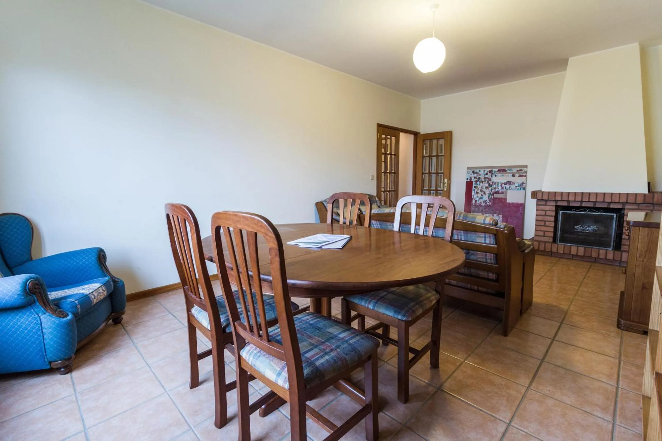 Dining area in Quinta da Armada, Apartamento em Braga by House and People