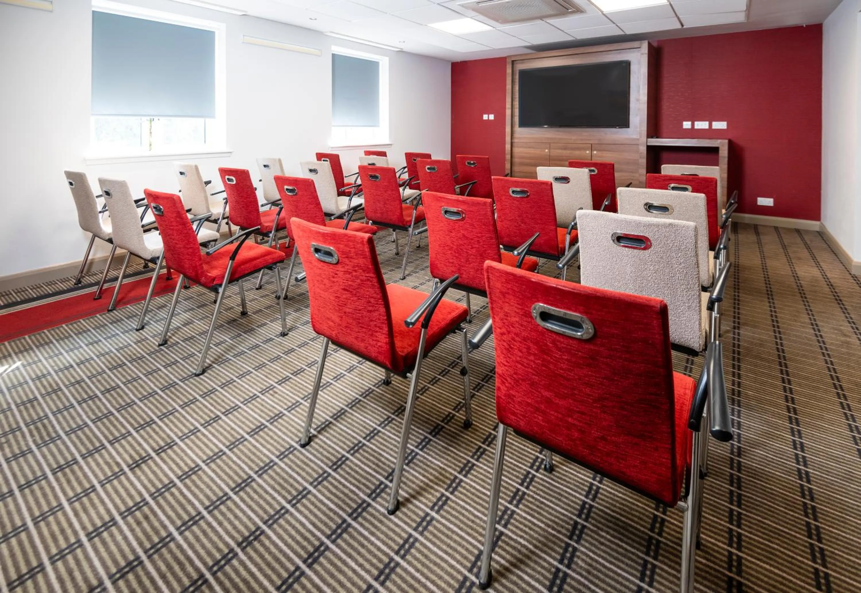 Meeting/conference room in Holiday Inn Express London - Dartford by IHG