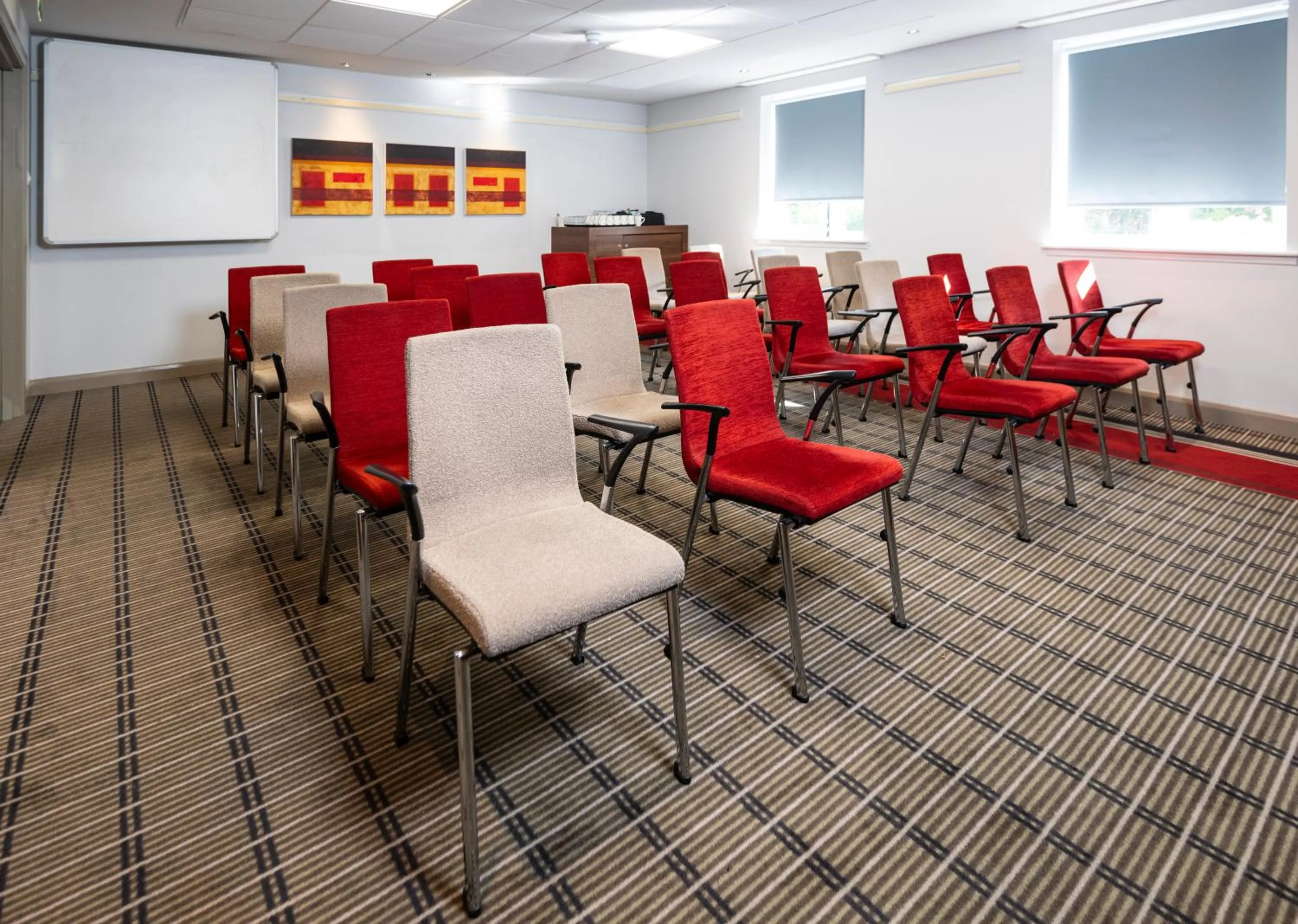 Meeting/conference room in Holiday Inn Express London - Dartford by IHG