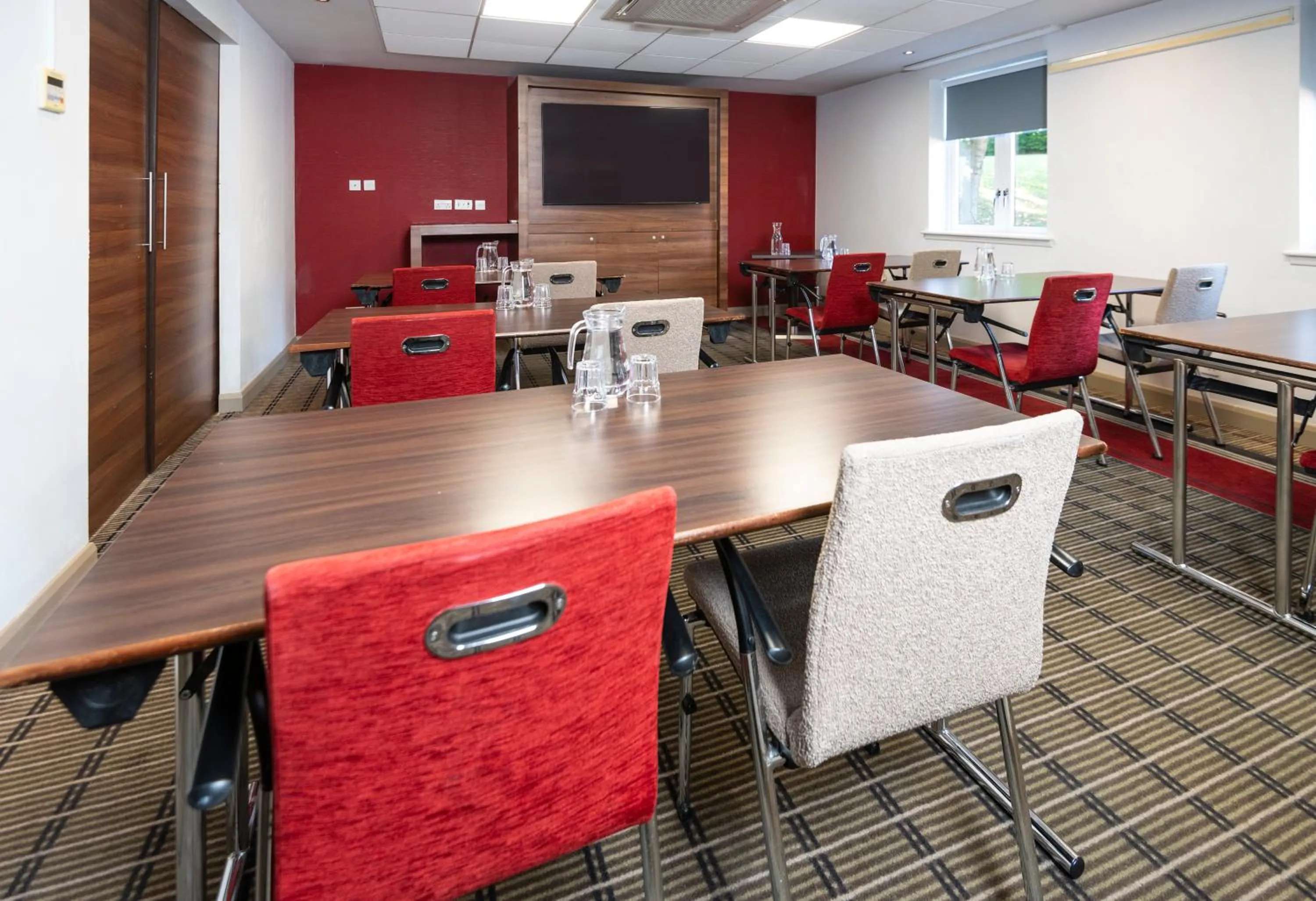 Meeting/conference room in Holiday Inn Express London - Dartford by IHG