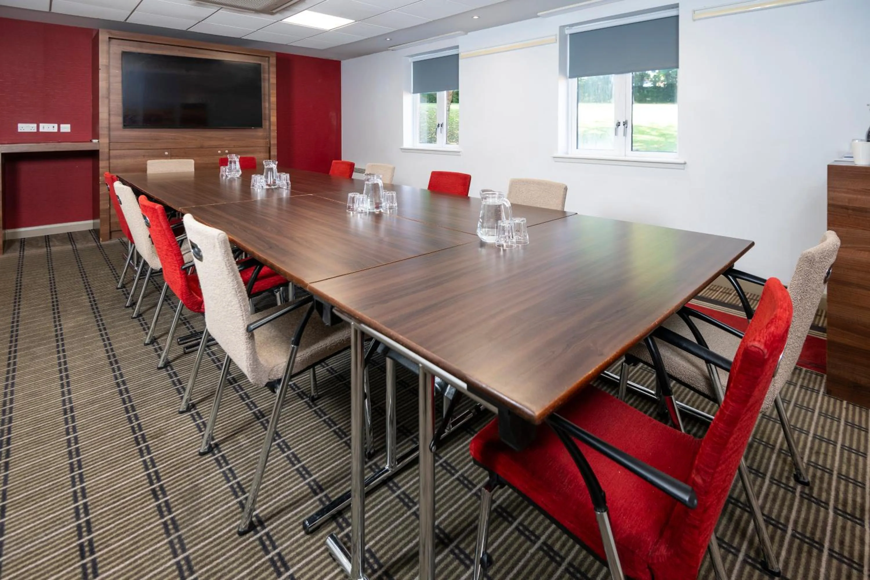 Meeting/conference room in Holiday Inn Express London - Dartford by IHG
