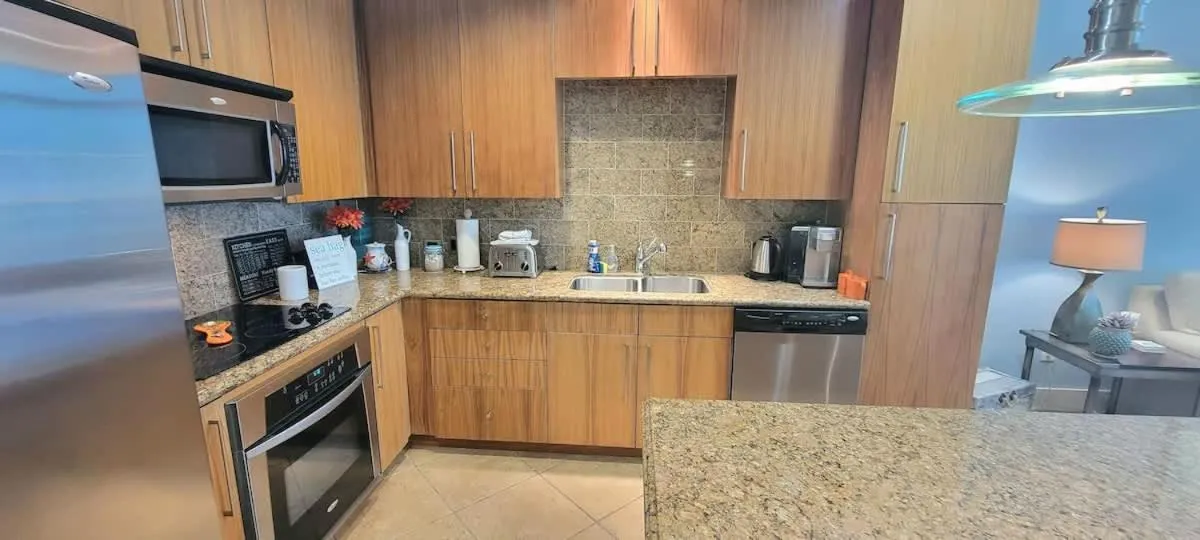 Kitchen or kitchenette in Sapphire 1706