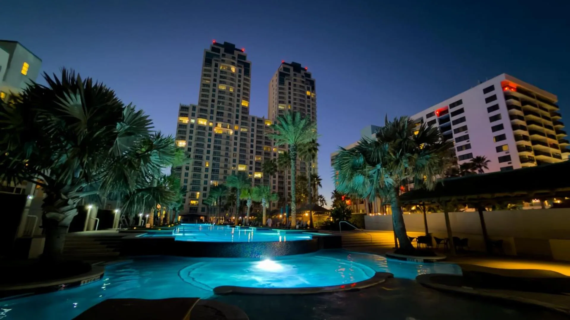 Swimming pool in Sapphire 1706