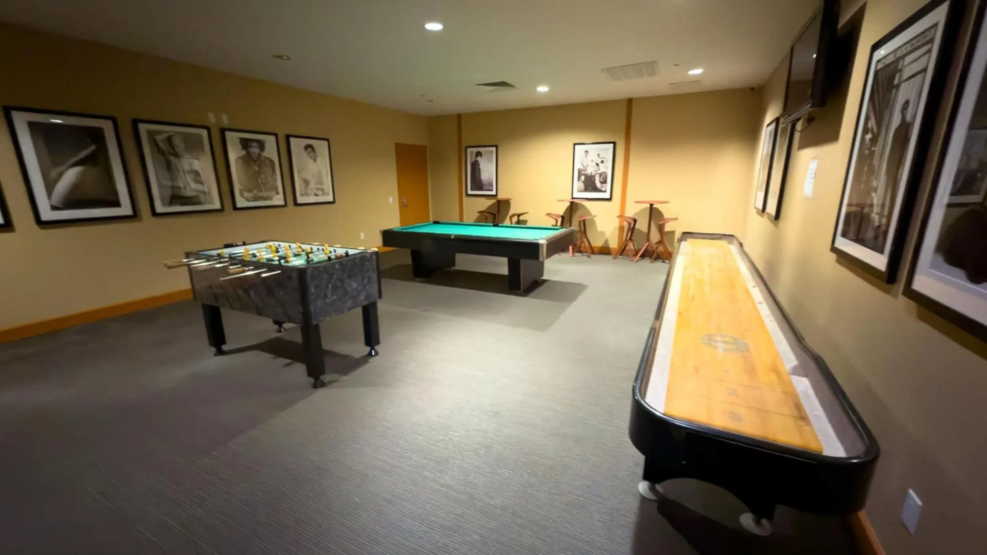 Swimming pool in Sapphire 1706