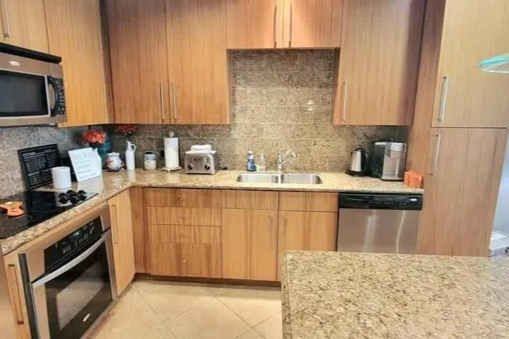 Kitchen or kitchenette in Sapphire 1706