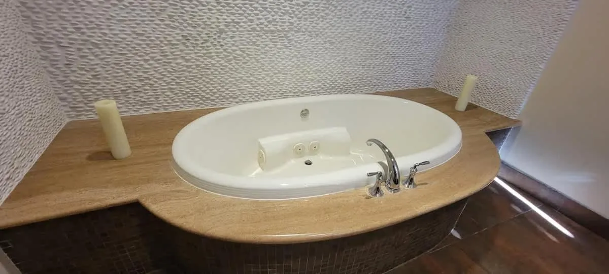 Bathroom in Sapphire 1706