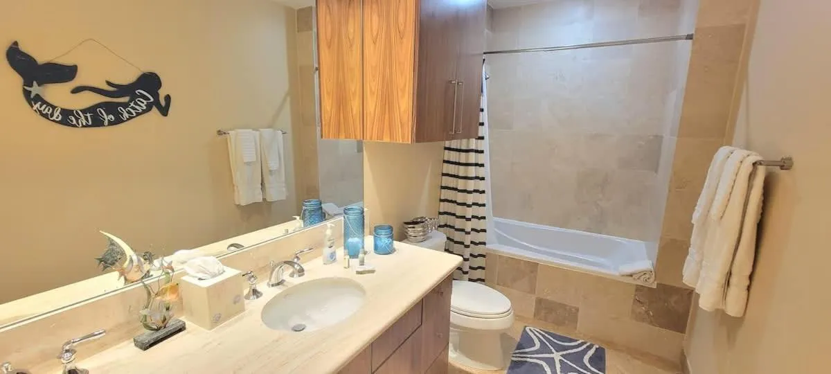 Bathroom in Sapphire 1706