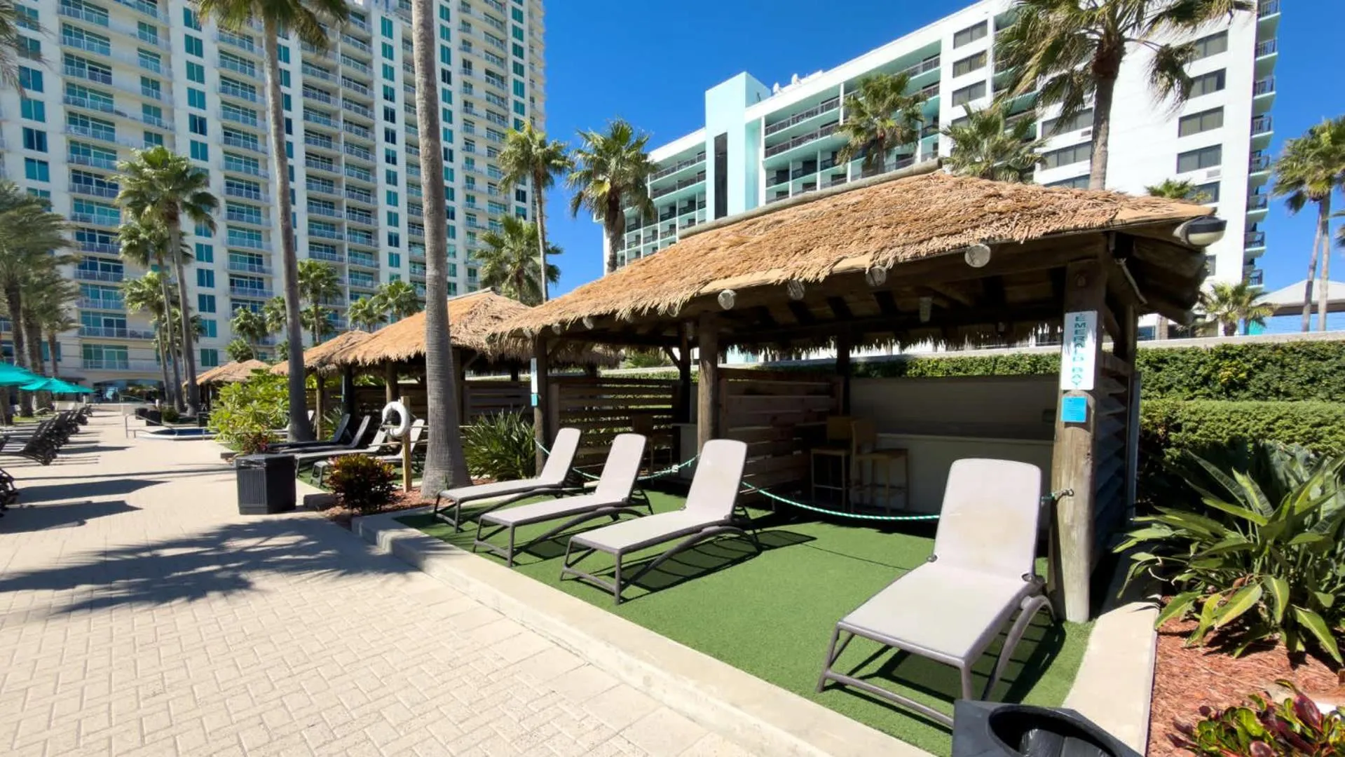 Swimming pool in Sapphire 1706