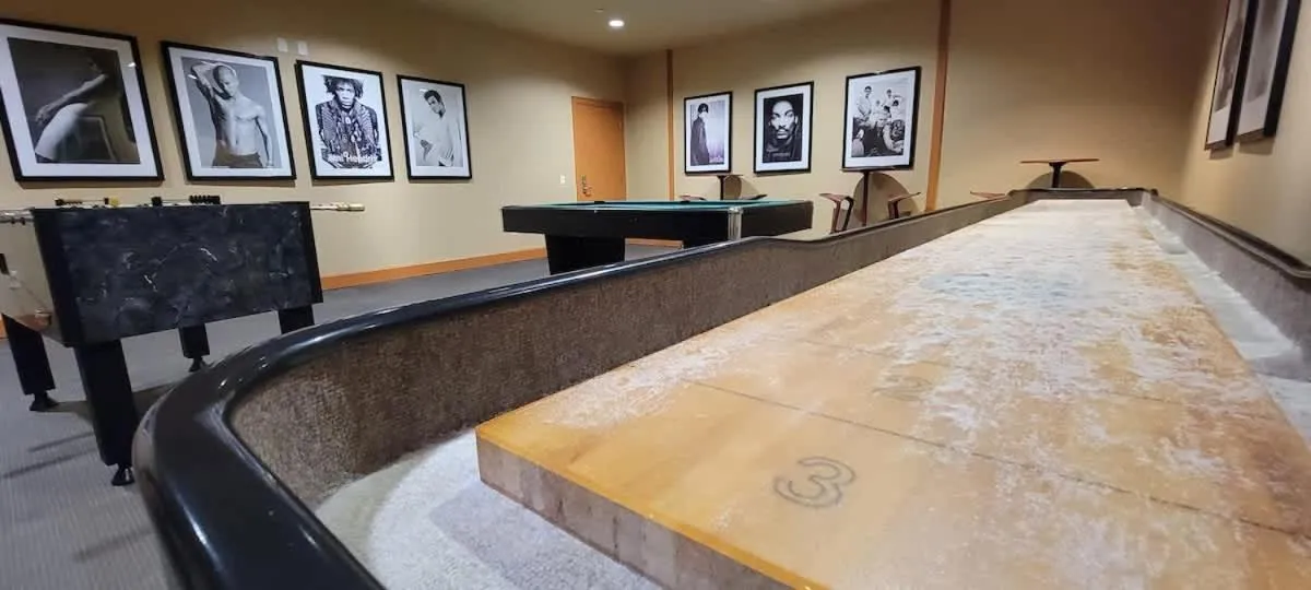 Swimming pool in Sapphire 1706