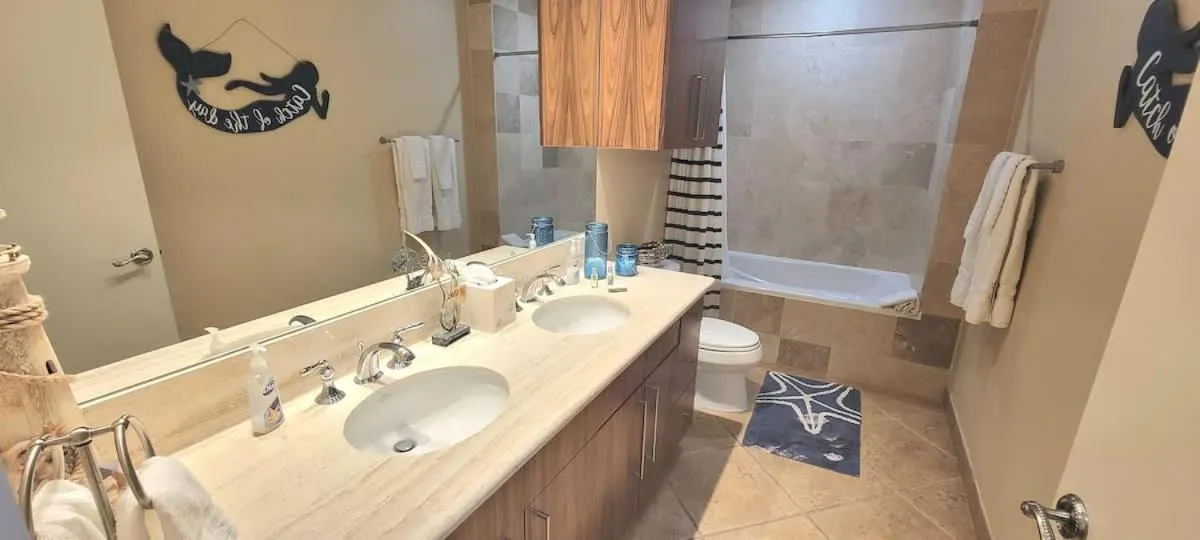 Bathroom in Sapphire 1706