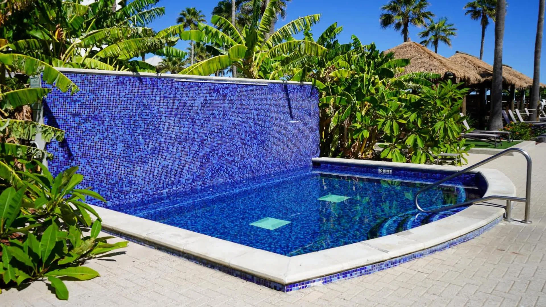 Swimming pool in Sapphire 1706