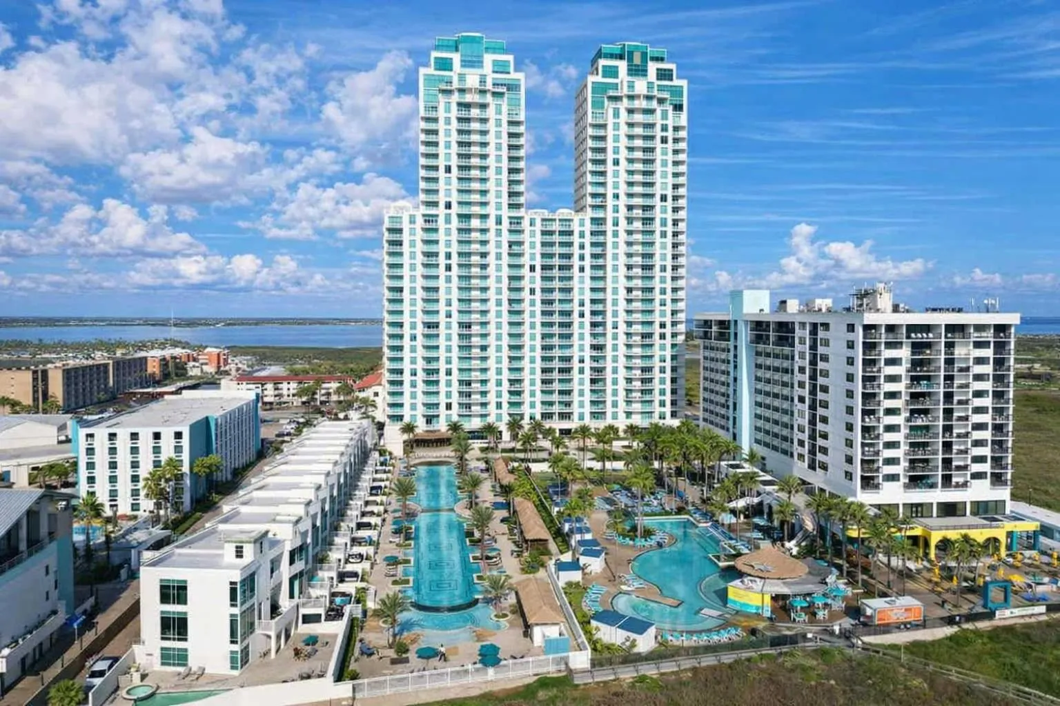 Swimming pool in Sapphire 1706