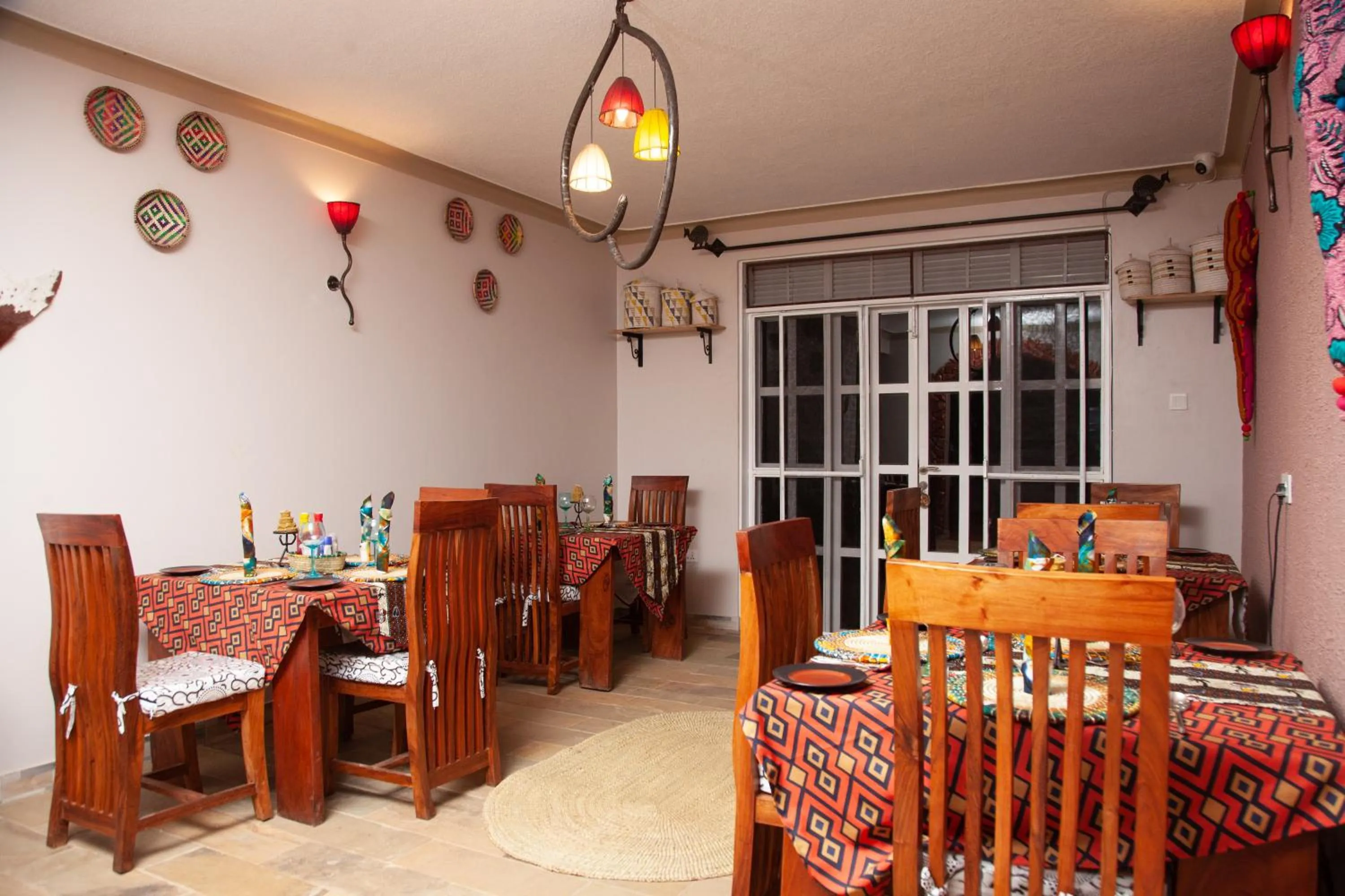 Restaurant/places to eat in JET VILLAS ENTEBBE ( JVE )