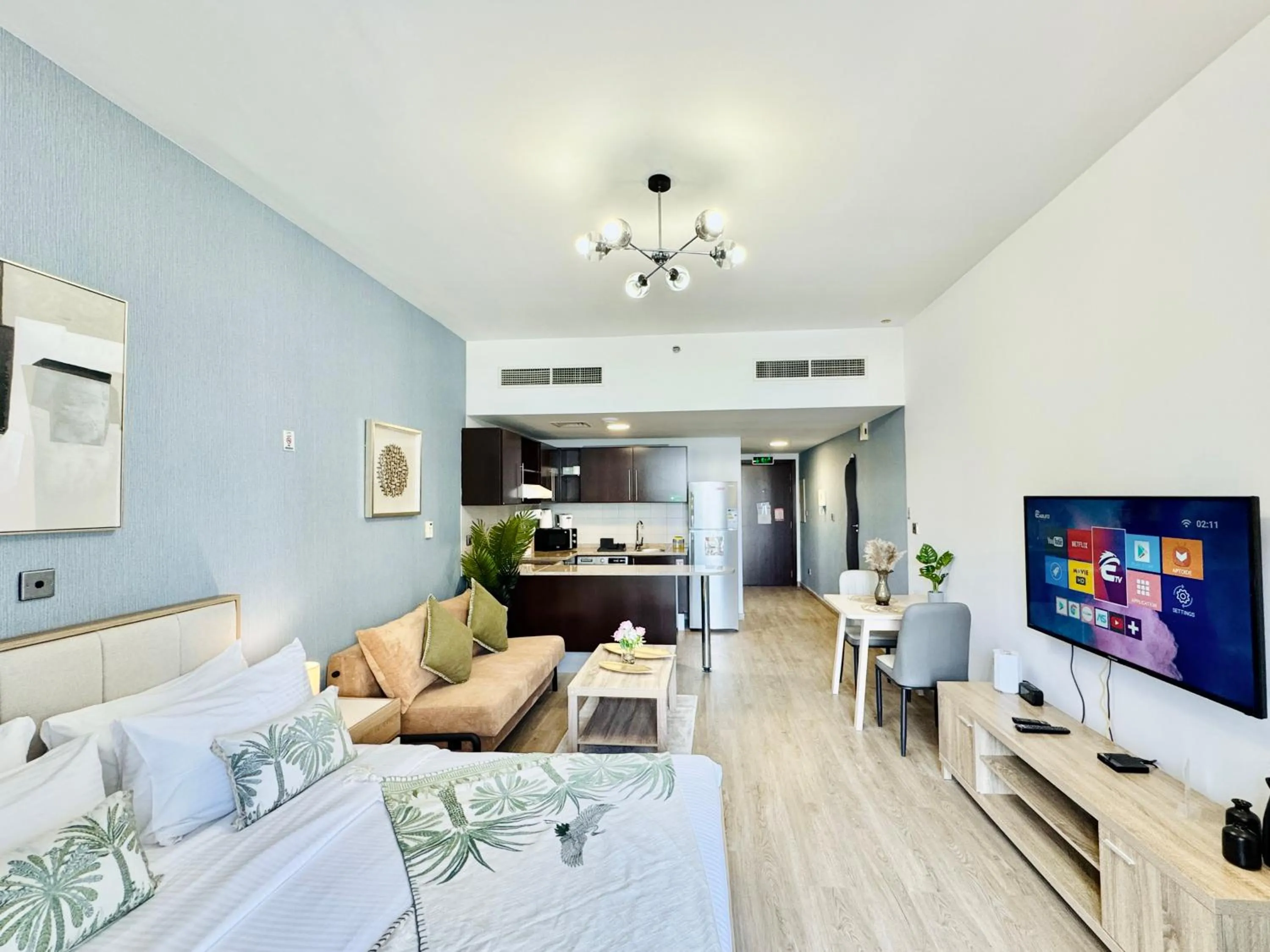 TV and multimedia in Cosmos Living Dubai Arch Tower Pool, Gym & Balcony