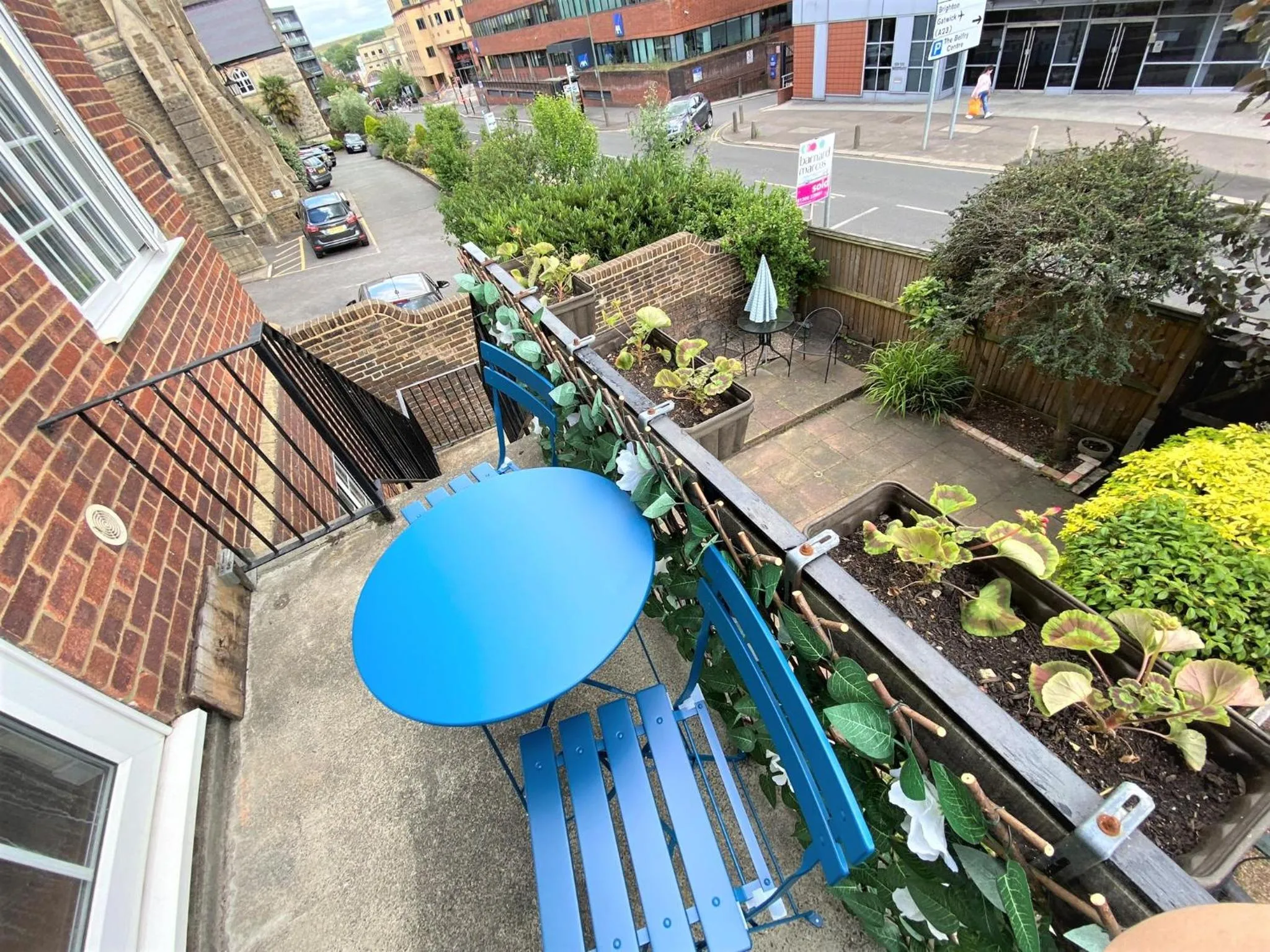 Redhill Town Centre 3 bed House near Gatwick Airport, easy commute to London