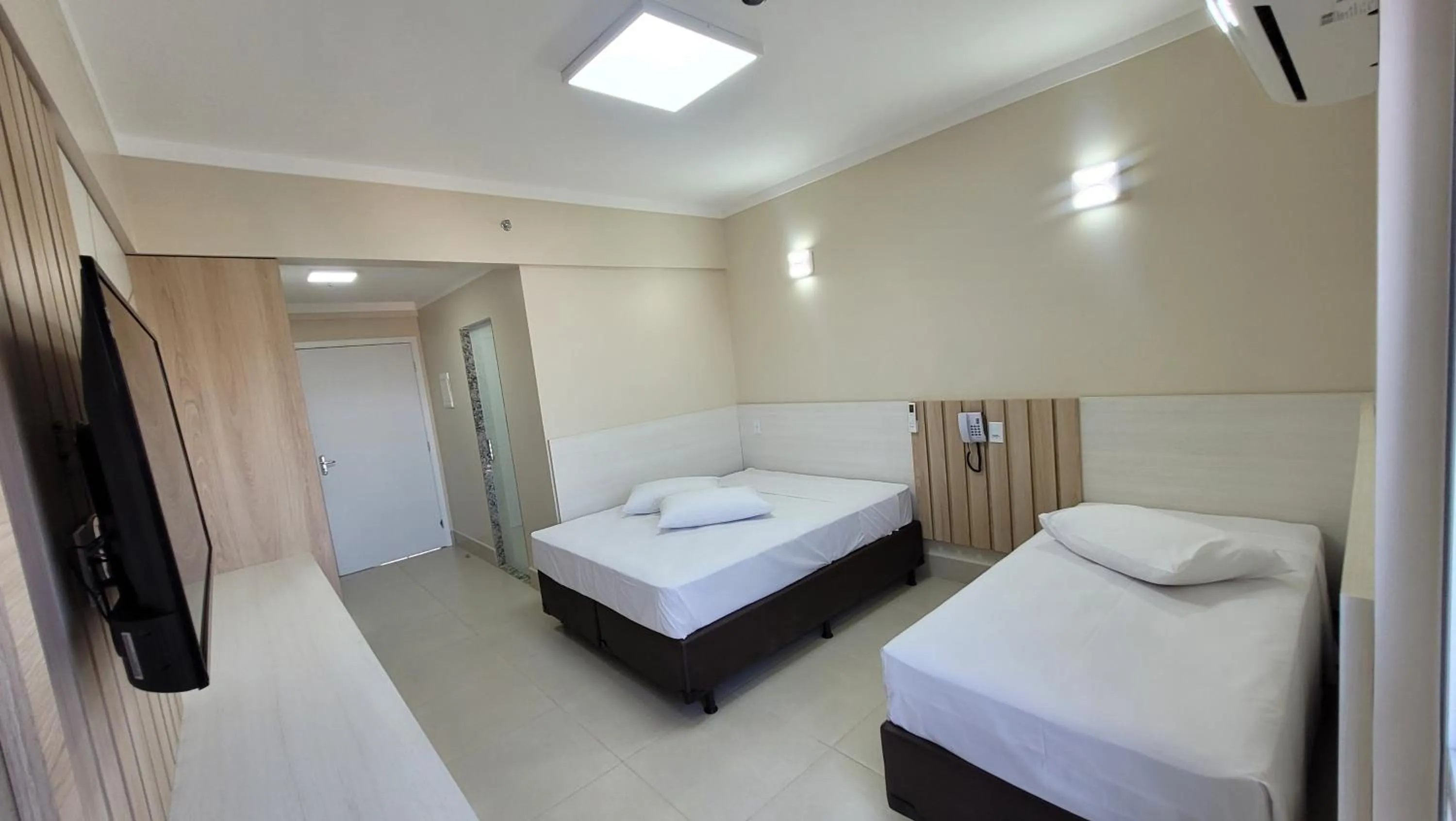 Photo of the whole room, Bed in Spazzio Diroma Hospedagem com acesso gratuito no Acqua Park
