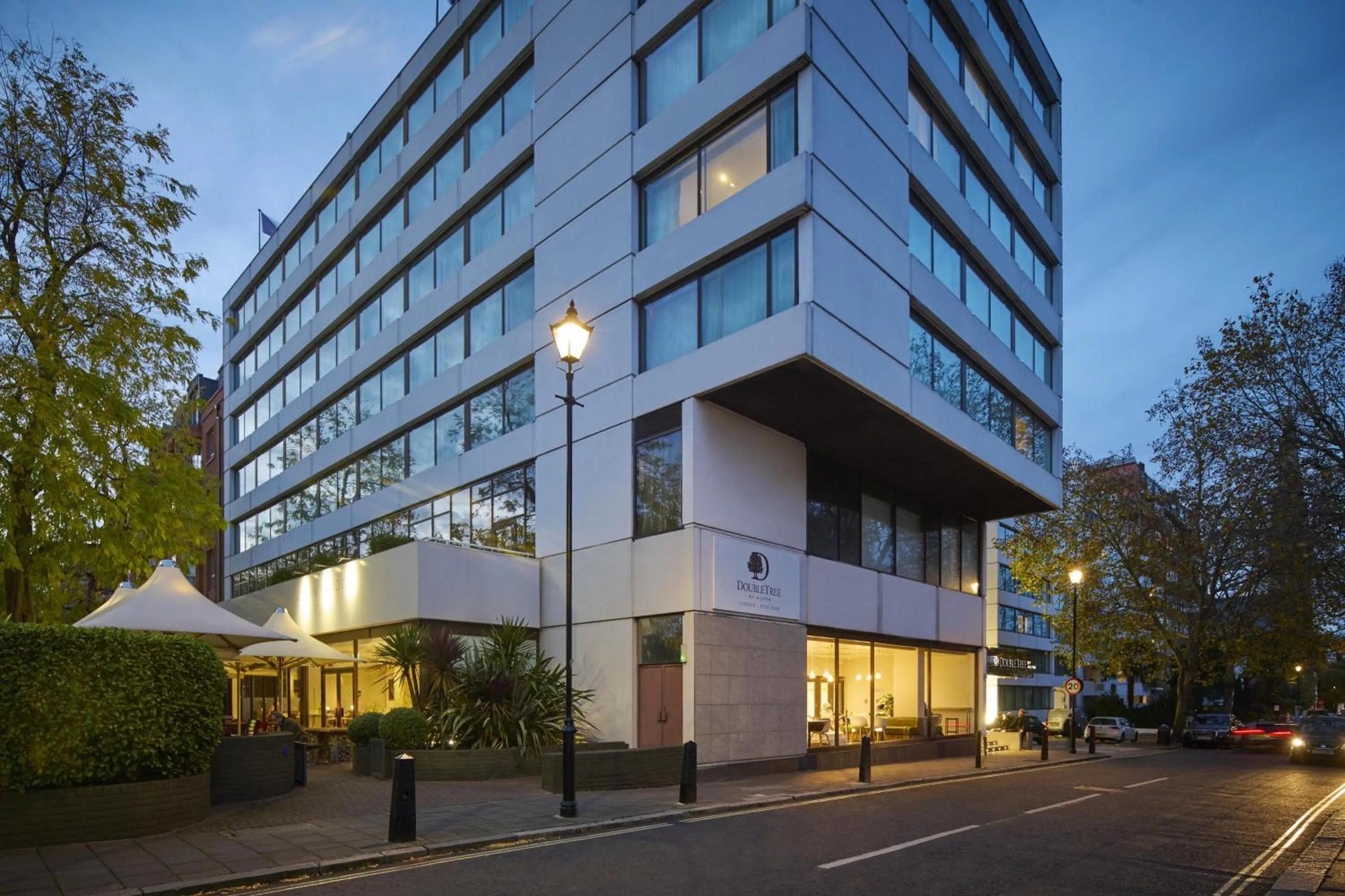 Property building in DoubleTree by Hilton London - Hyde Park