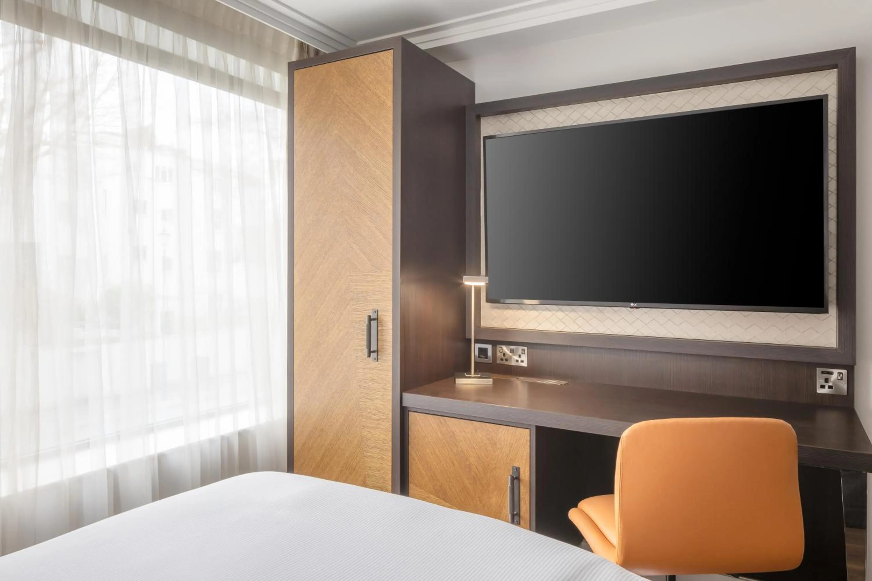 Bed in DoubleTree by Hilton London - Hyde Park