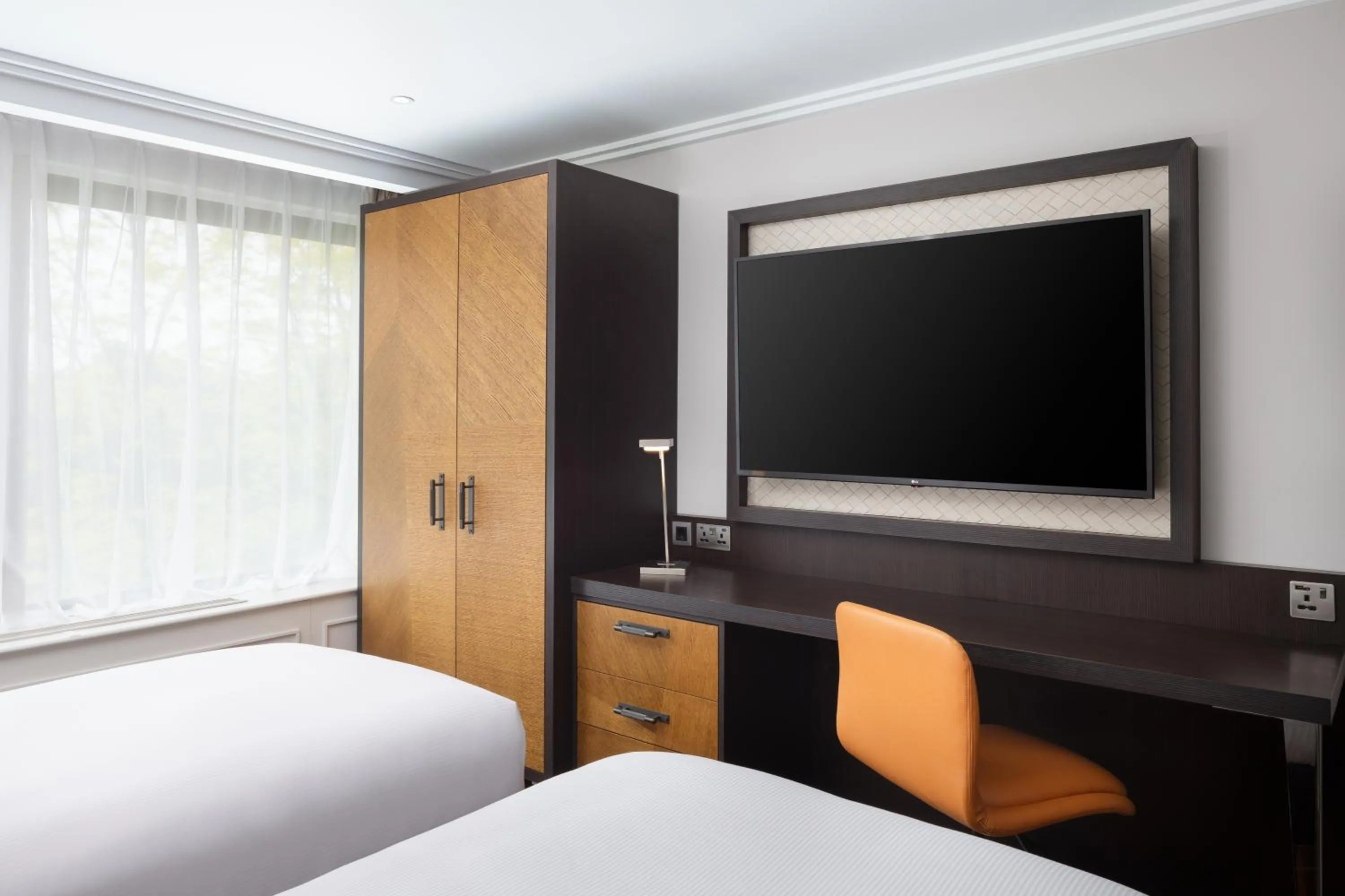 Bedroom, Bed in DoubleTree by Hilton London - Hyde Park