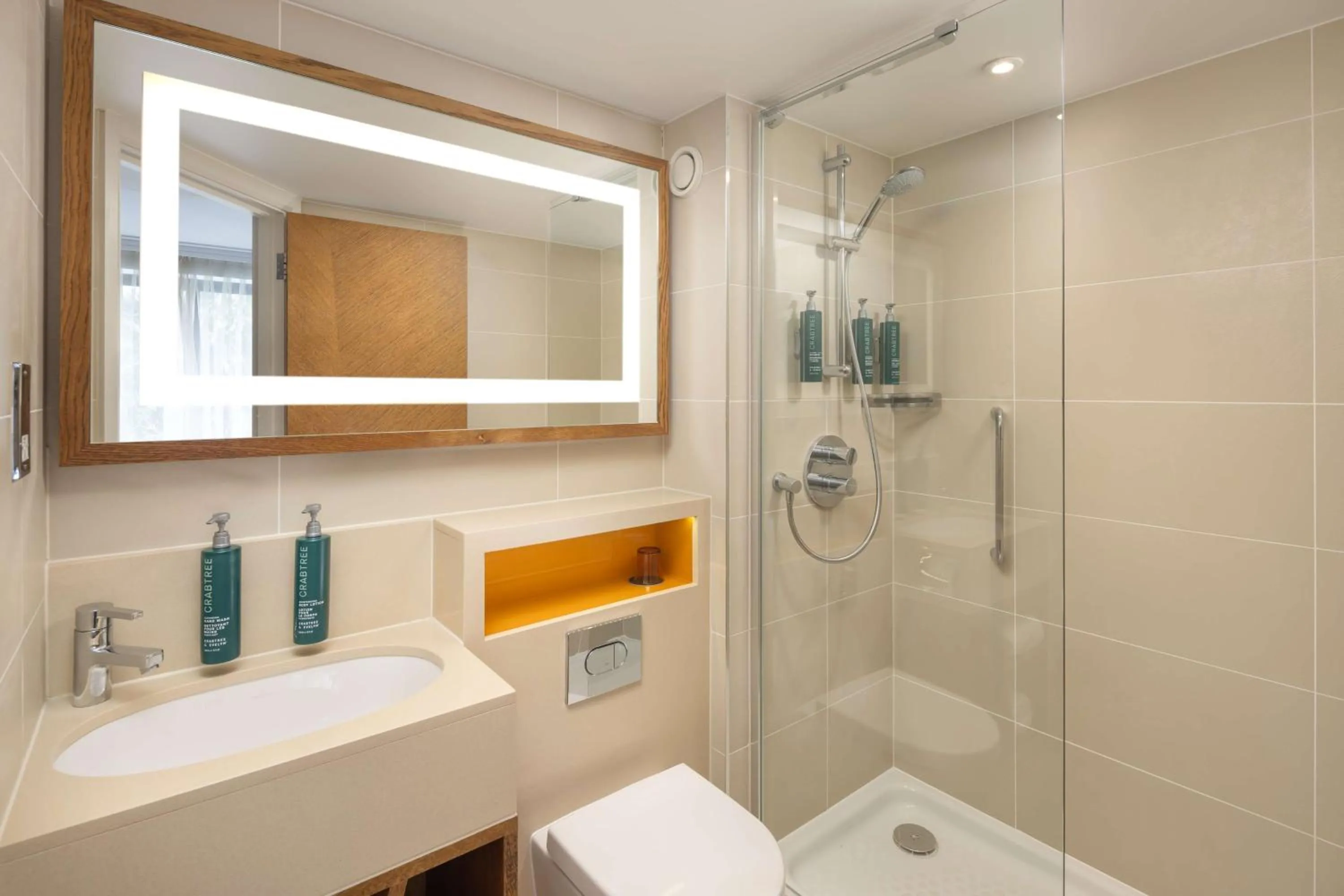 Bathroom in DoubleTree by Hilton London - Hyde Park
