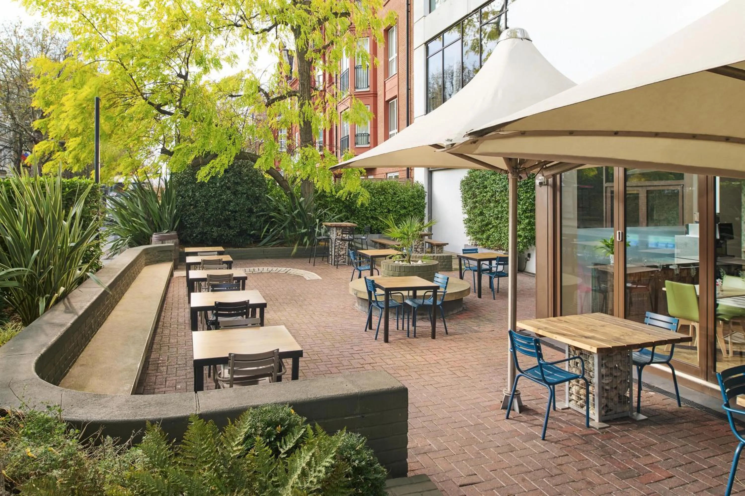 Patio in DoubleTree by Hilton London - Hyde Park