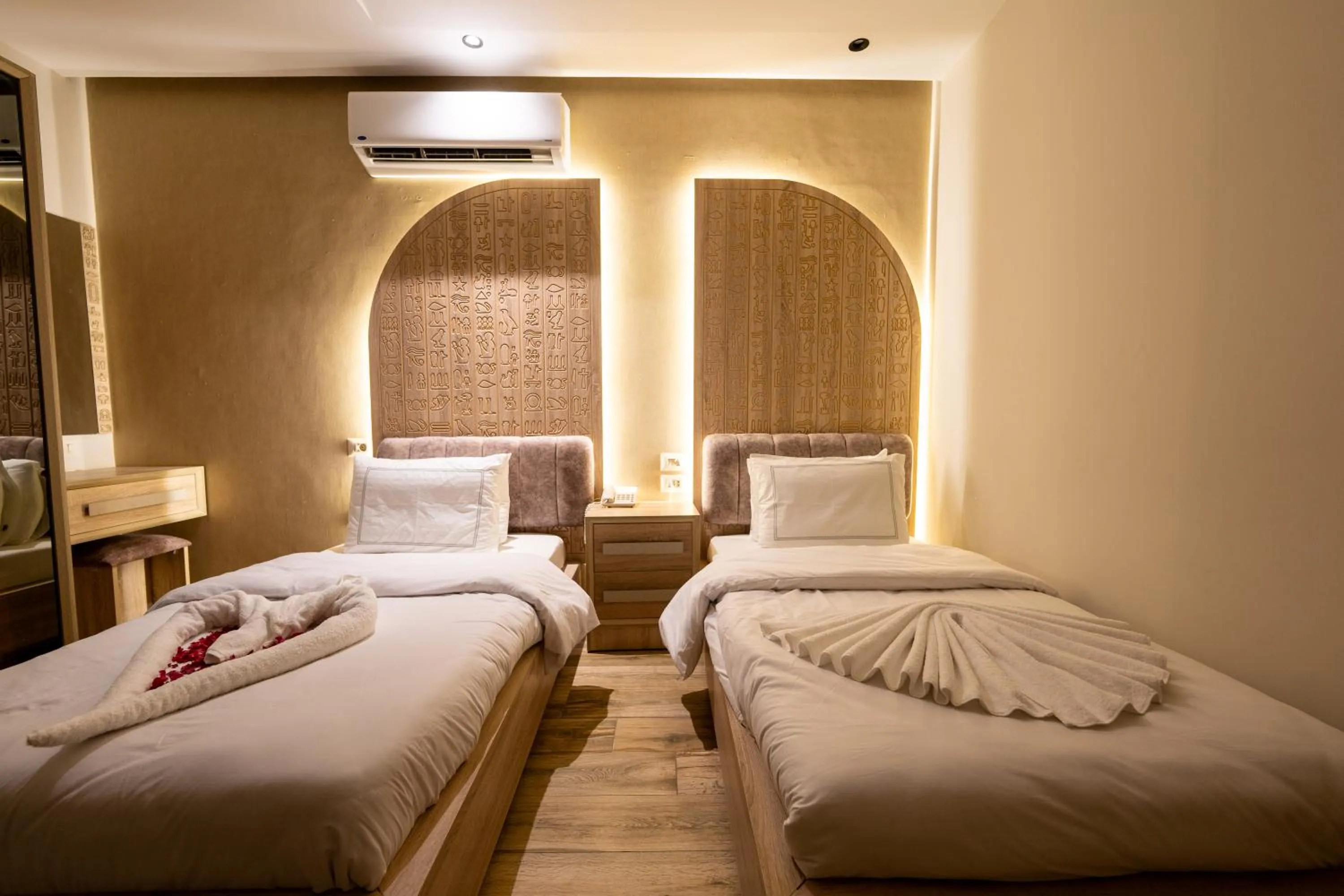 Bedroom, Bed in Royal Great Pyramid INN